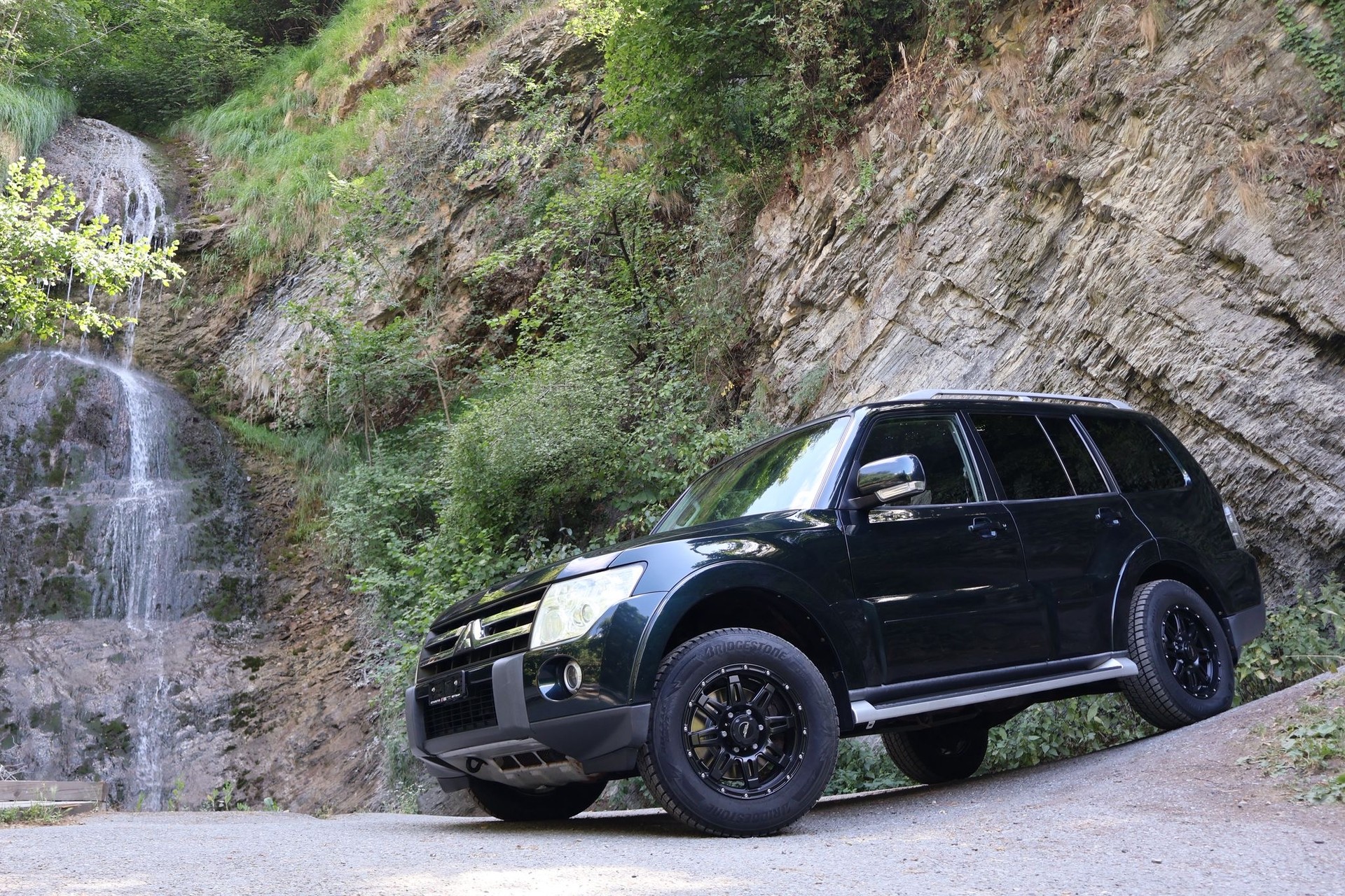 MITSUBISHI PAJERO