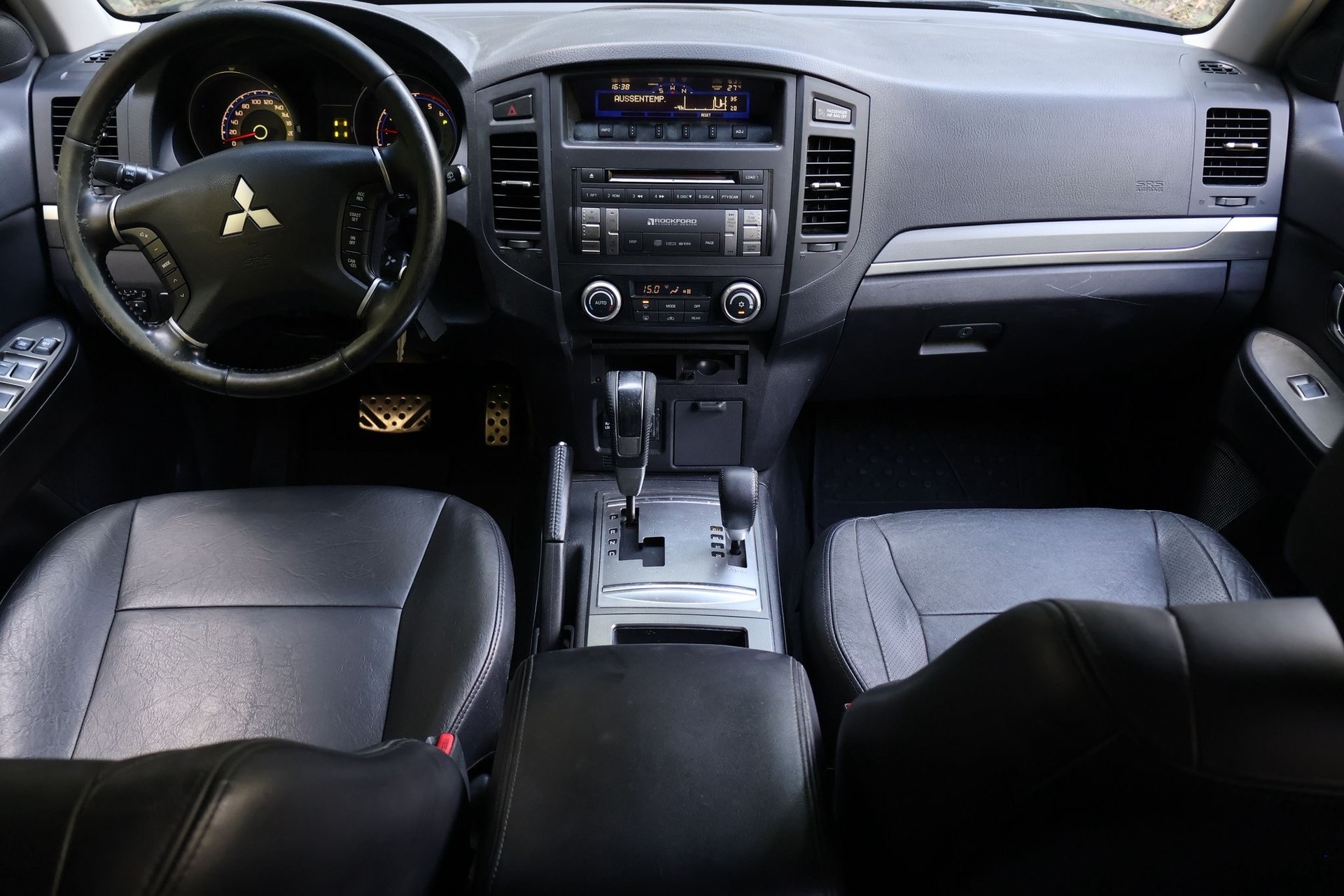 MITSUBISHI PAJERO-image-8