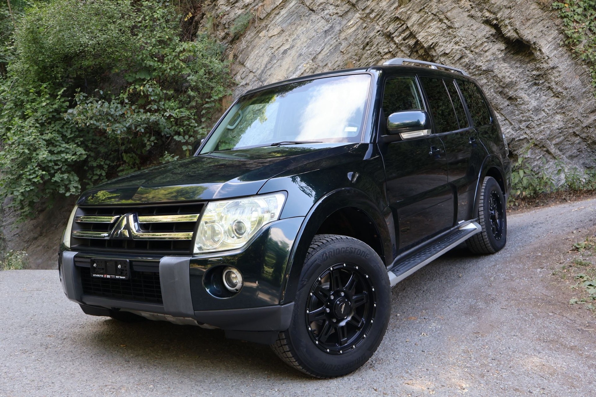 MITSUBISHI PAJERO-showroom-element-1