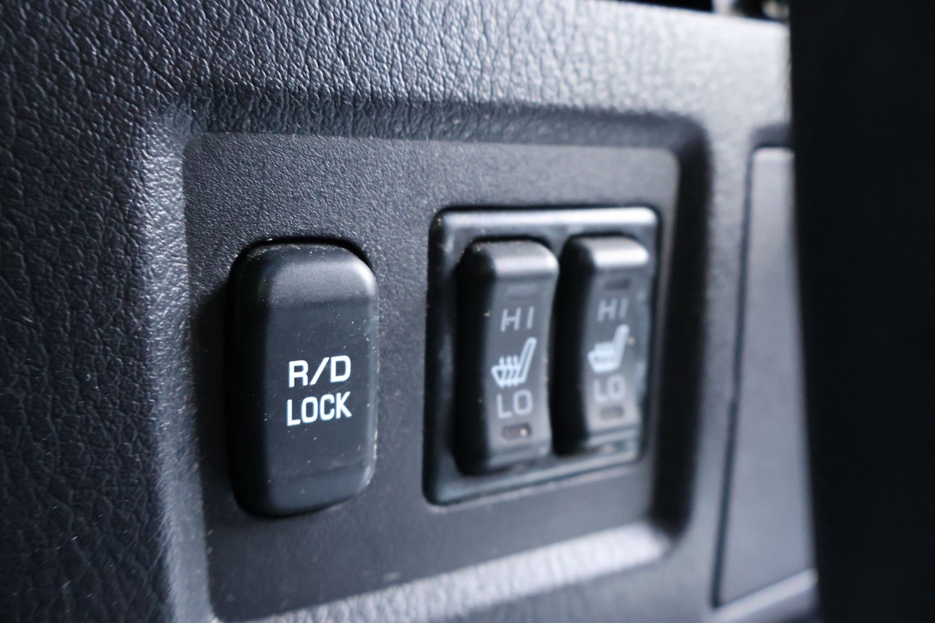 MITSUBISHI PAJERO-image-9