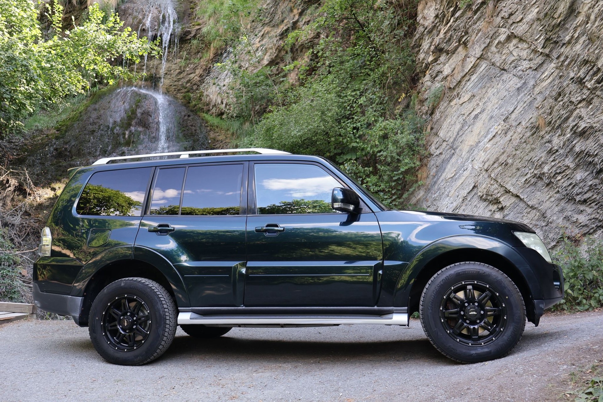 MITSUBISHI PAJERO-showroom-element-3