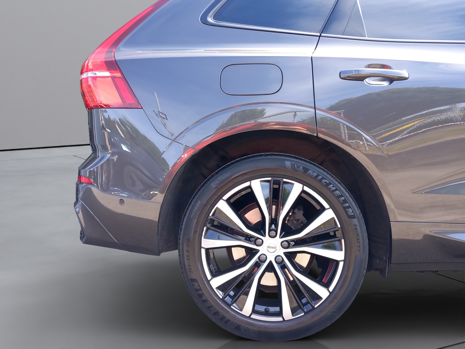 VOLVO XC60 2.0 B4 MH Plus Dark AWD-image-22