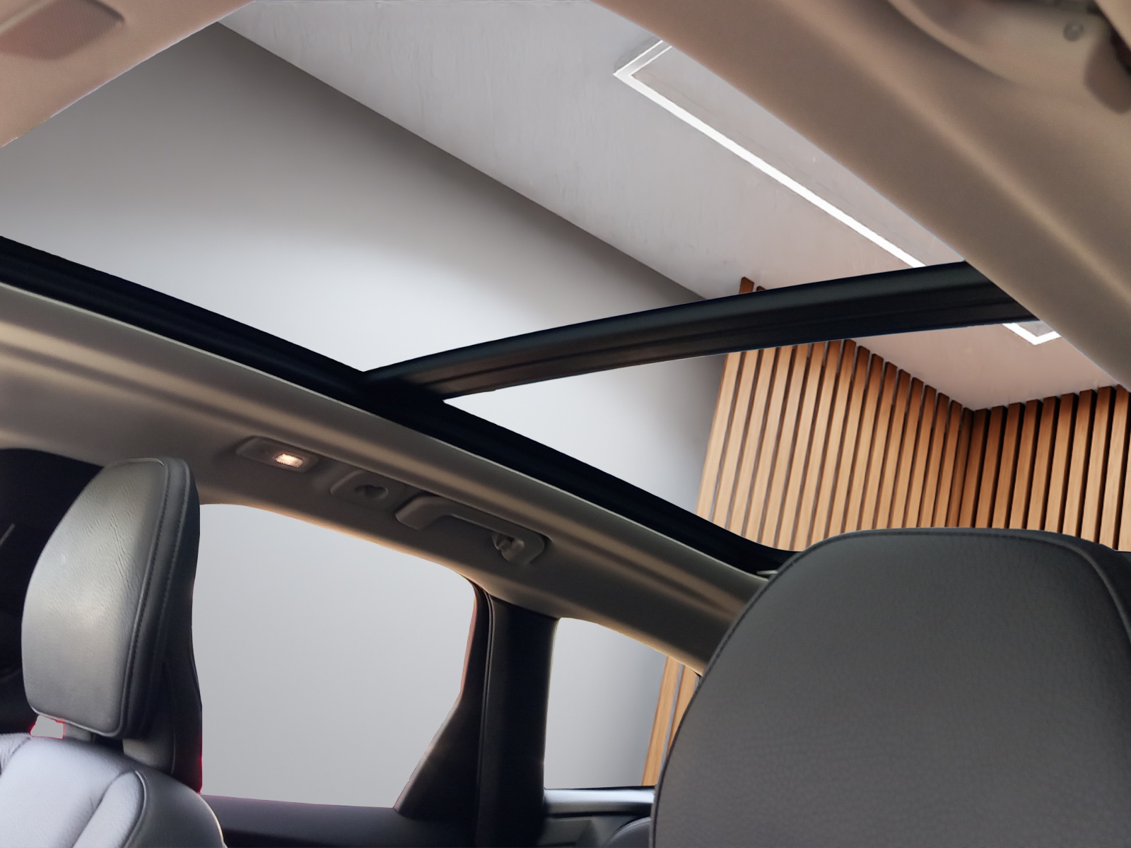 VOLVO XC60 2.0 B4 MH Plus Dark AWD-image-18