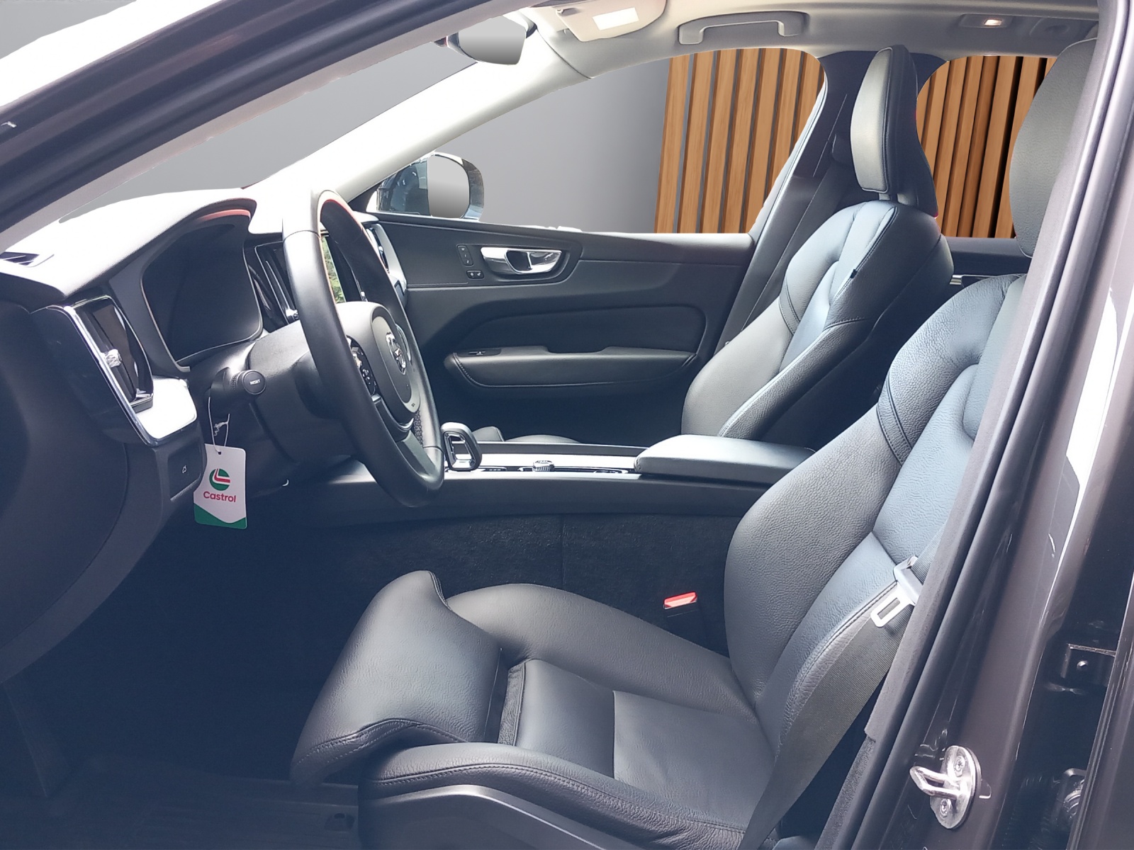 VOLVO XC60 2.0 B4 MH Plus Dark AWD-image-8