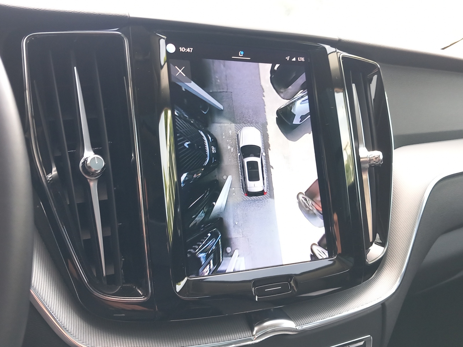 VOLVO XC60 2.0 B4 MH Plus Dark AWD-image-15