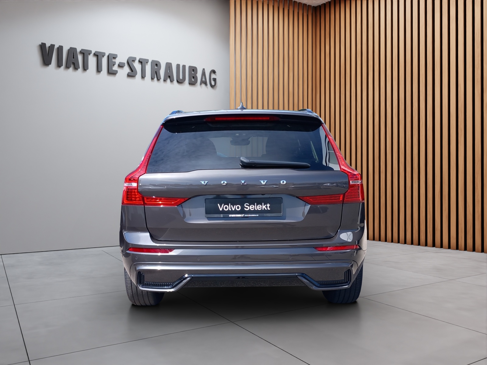 VOLVO XC60 2.0 B4 MH Plus Dark AWD-showroom-element-3
