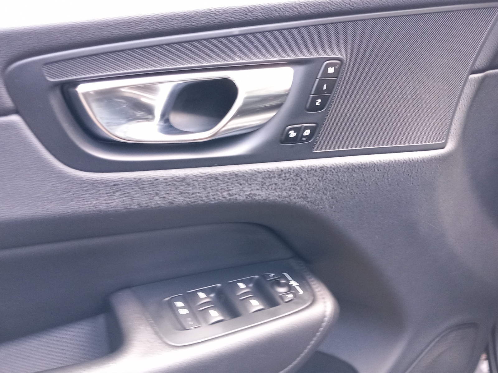 VOLVO XC60 2.0 B4 MH Plus Dark AWD-image-17