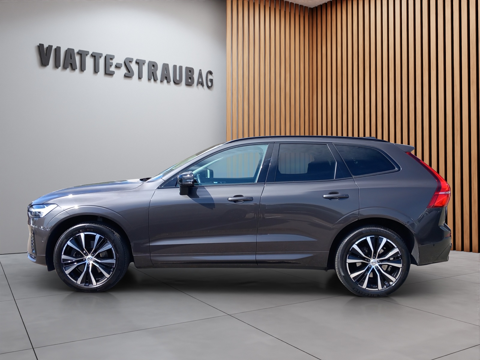 VOLVO XC60 2.0 B4 MH Plus Dark AWD-showroom-element-1