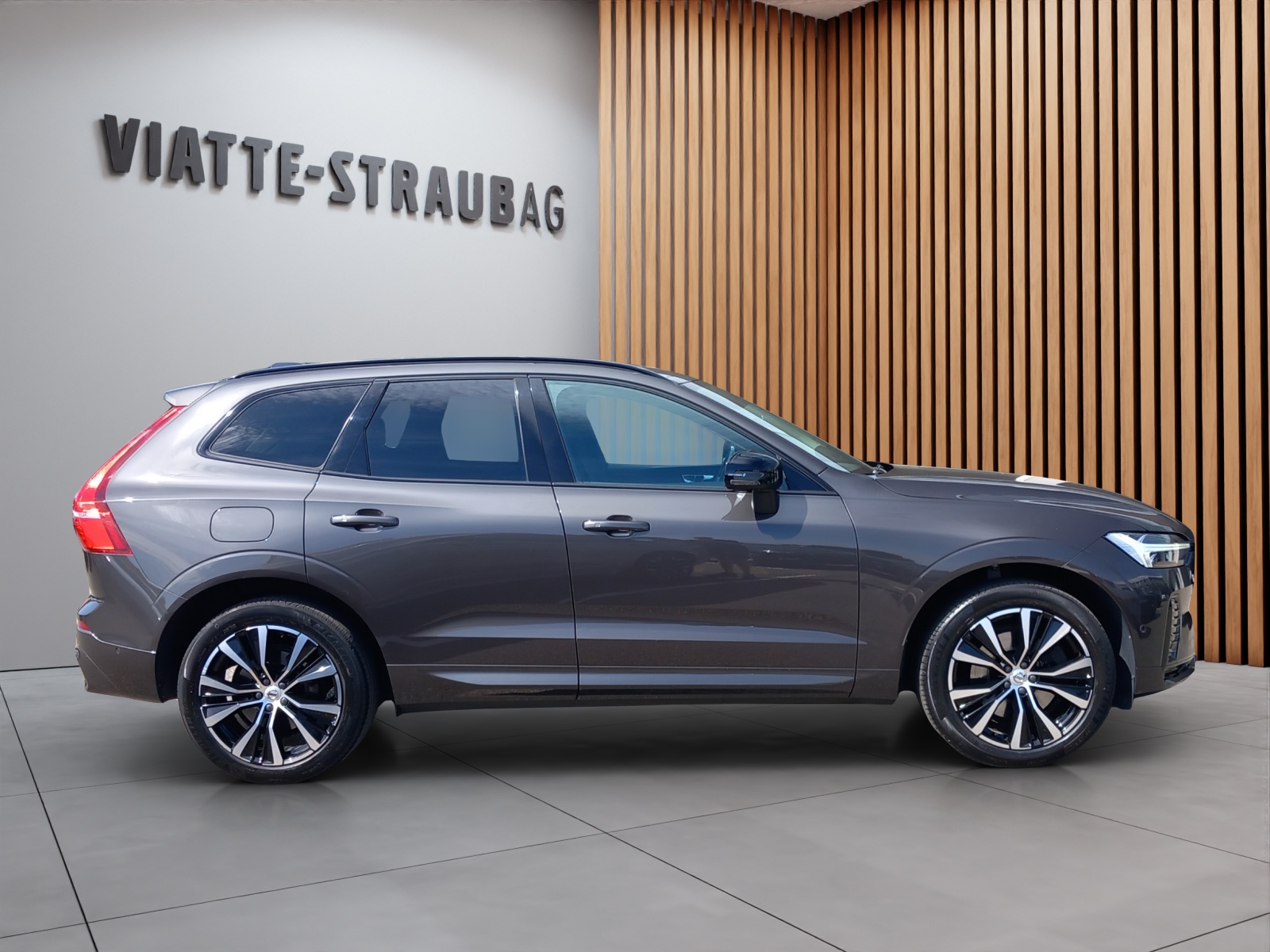 VOLVO XC60 2.0 B4 MH Plus Dark AWD-image-5