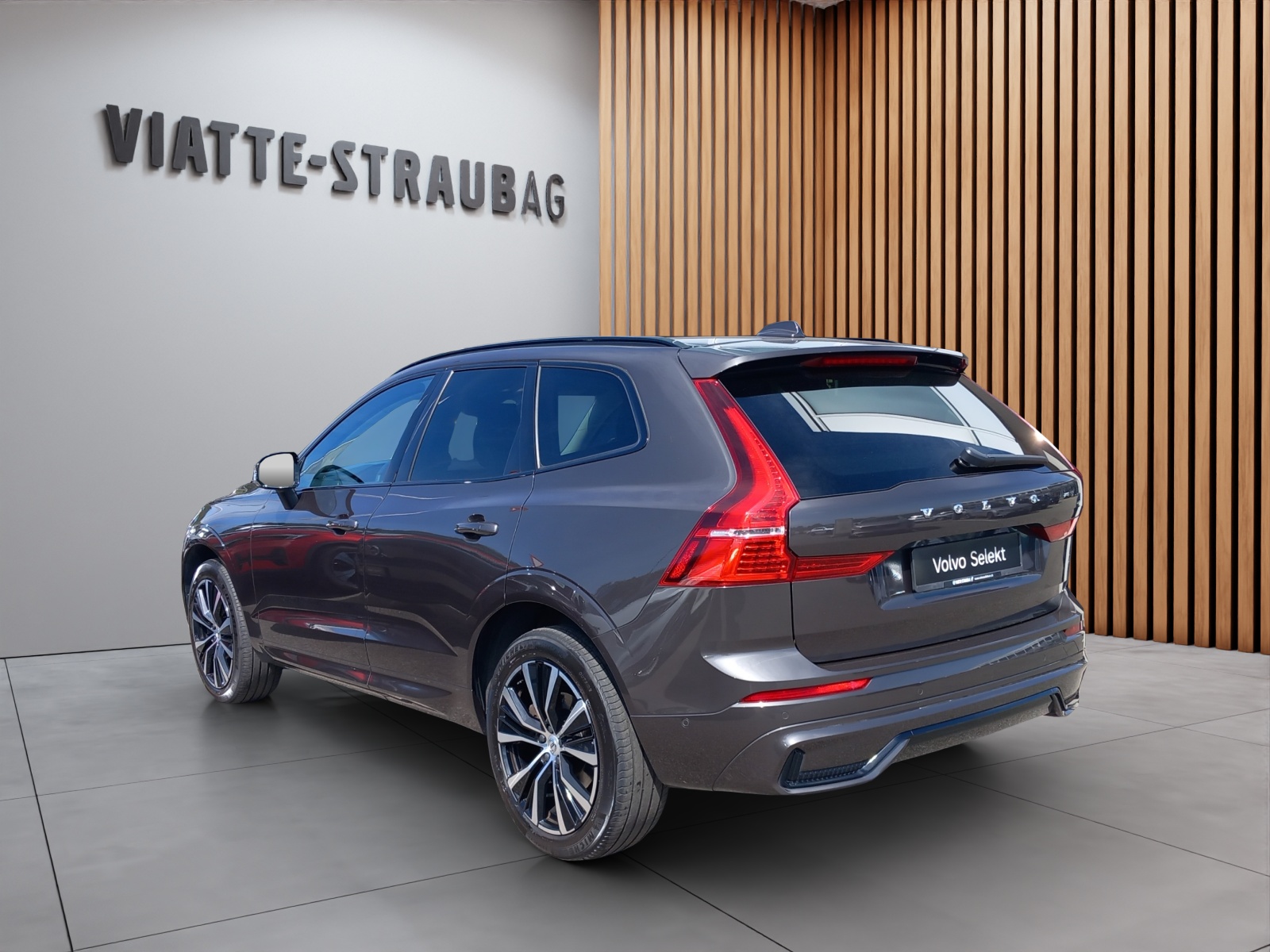 VOLVO XC60 2.0 B4 MH Plus Dark AWD-showroom-element-2