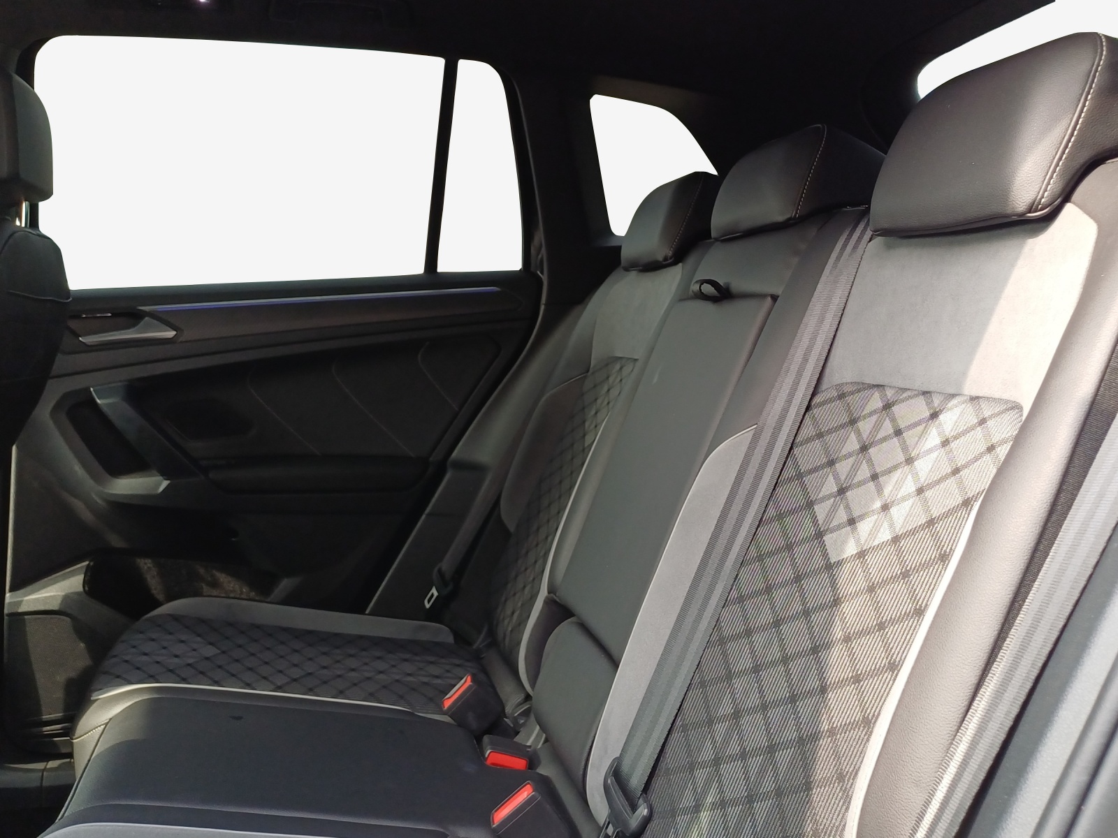 VW Tiguan 2.0TSI R-Line 4Motion DSG-image-11