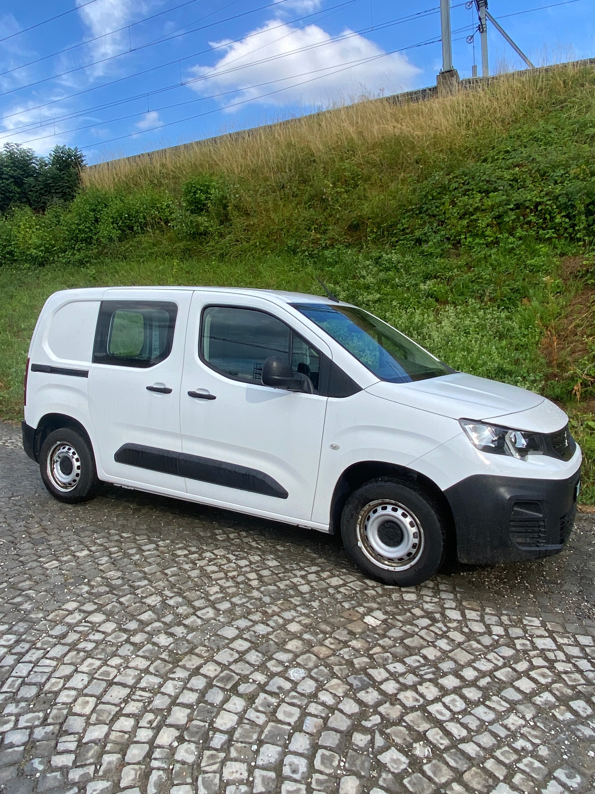 PEUGEOT Partner 1.2 Pure Tech s/s Pro Vertiefte Kabine 3 Places-showroom-element-3