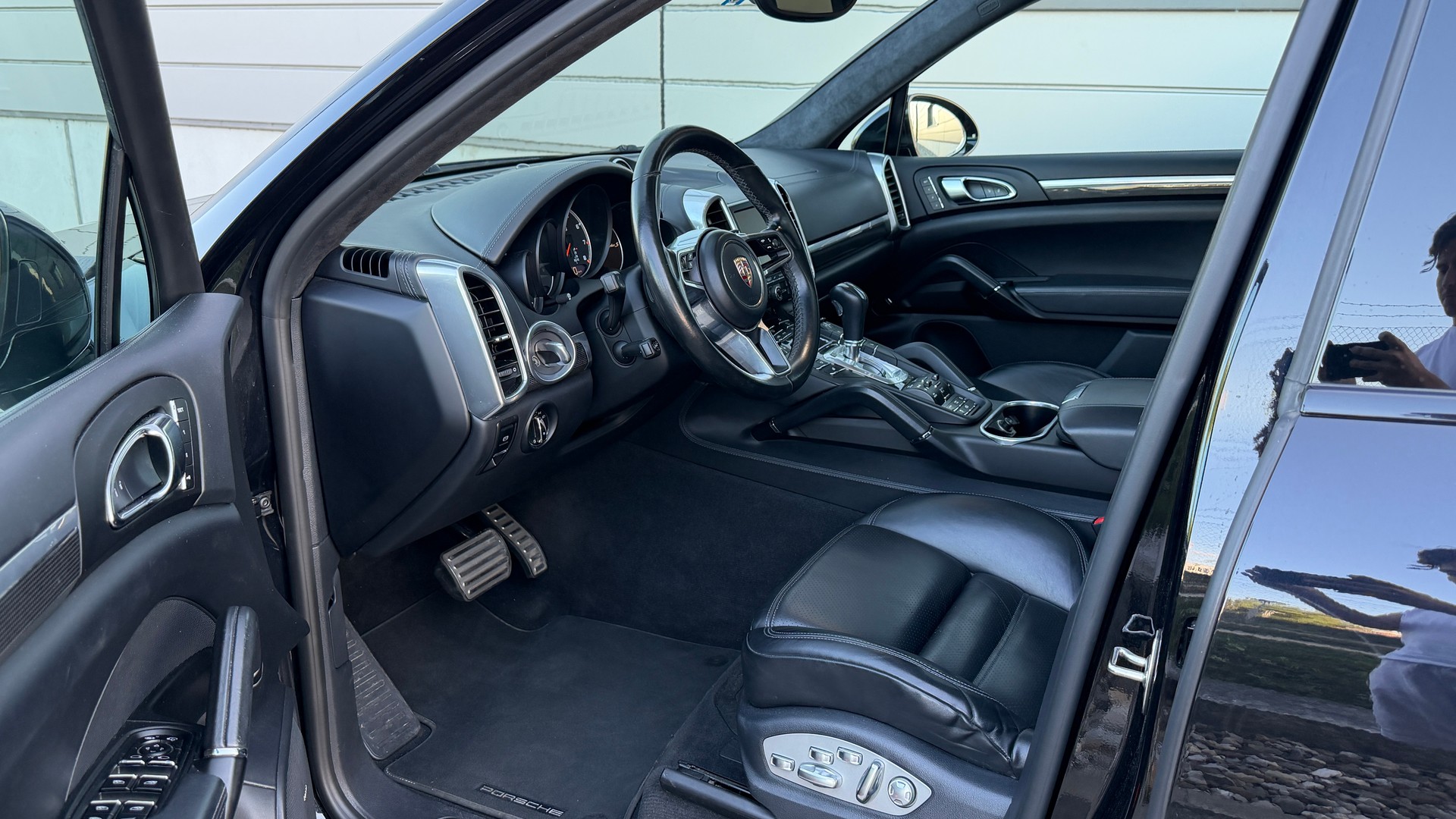 PORSCHE Cayenne Turbo S-image-7