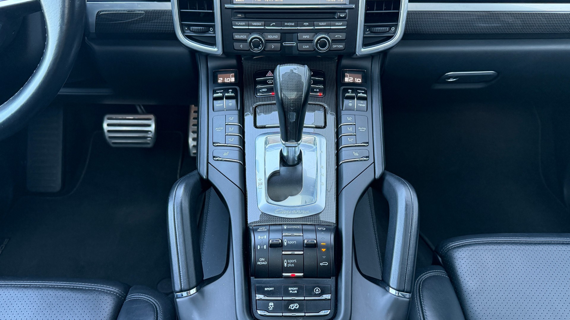 PORSCHE Cayenne Turbo S-image-11