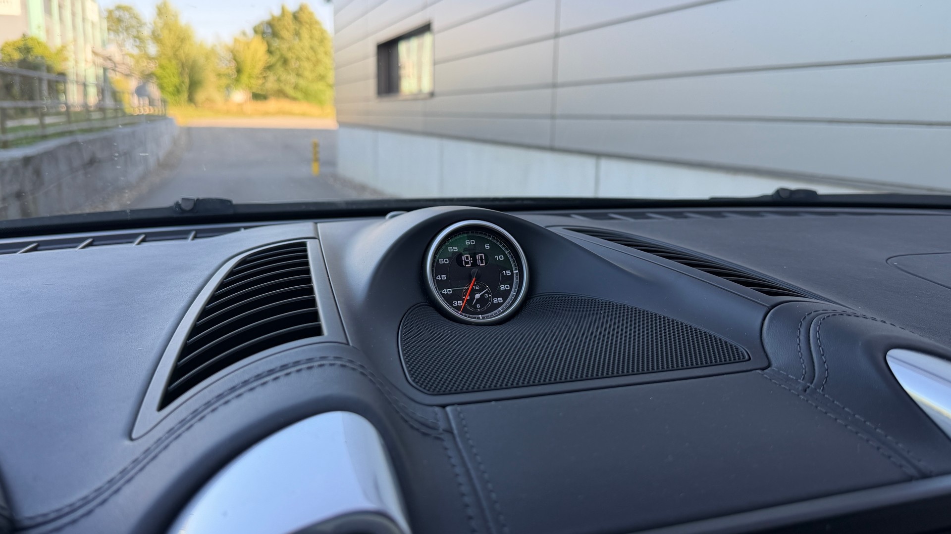 PORSCHE Cayenne Turbo S-image-9