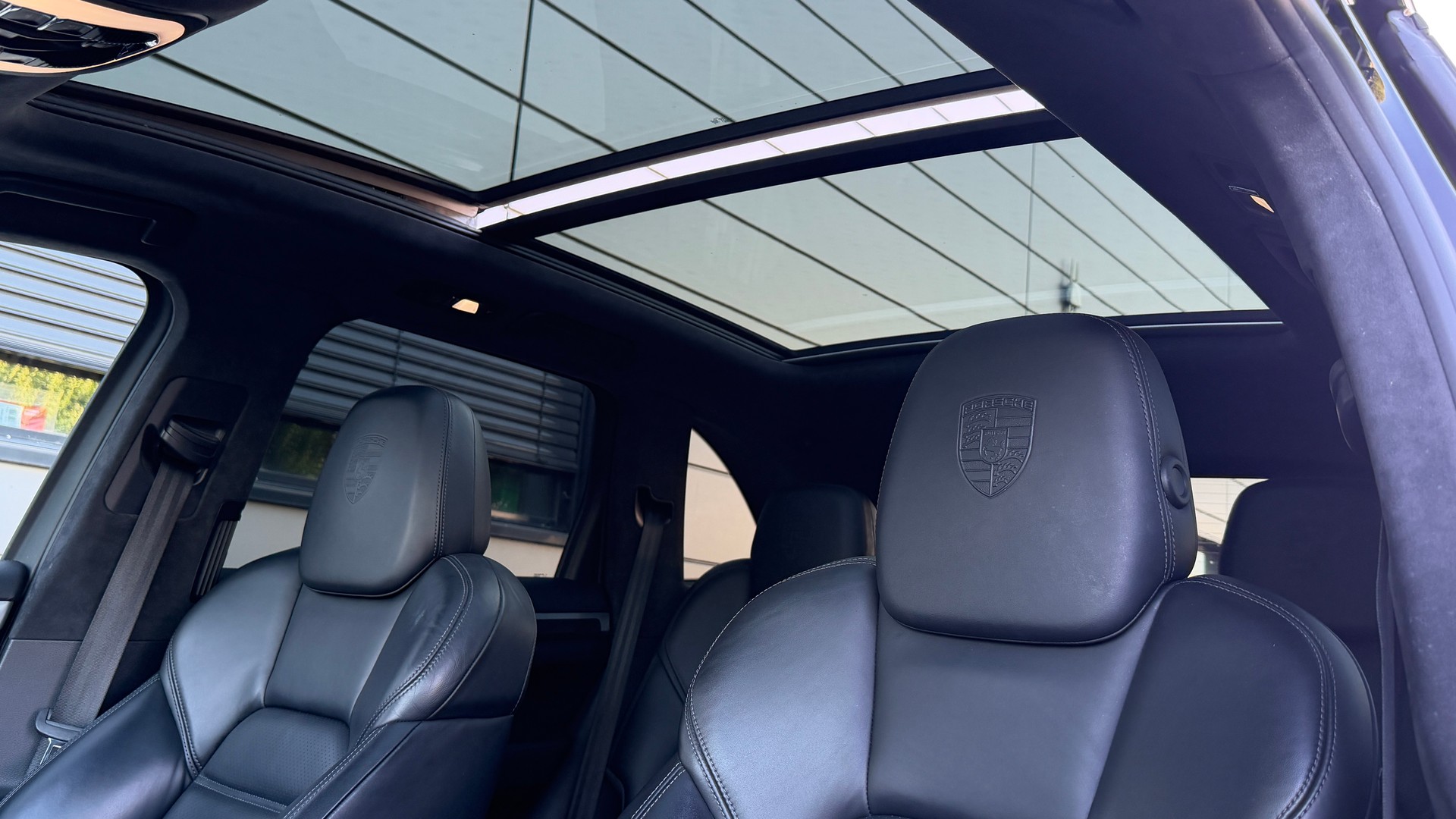 PORSCHE Cayenne Turbo S-image-12