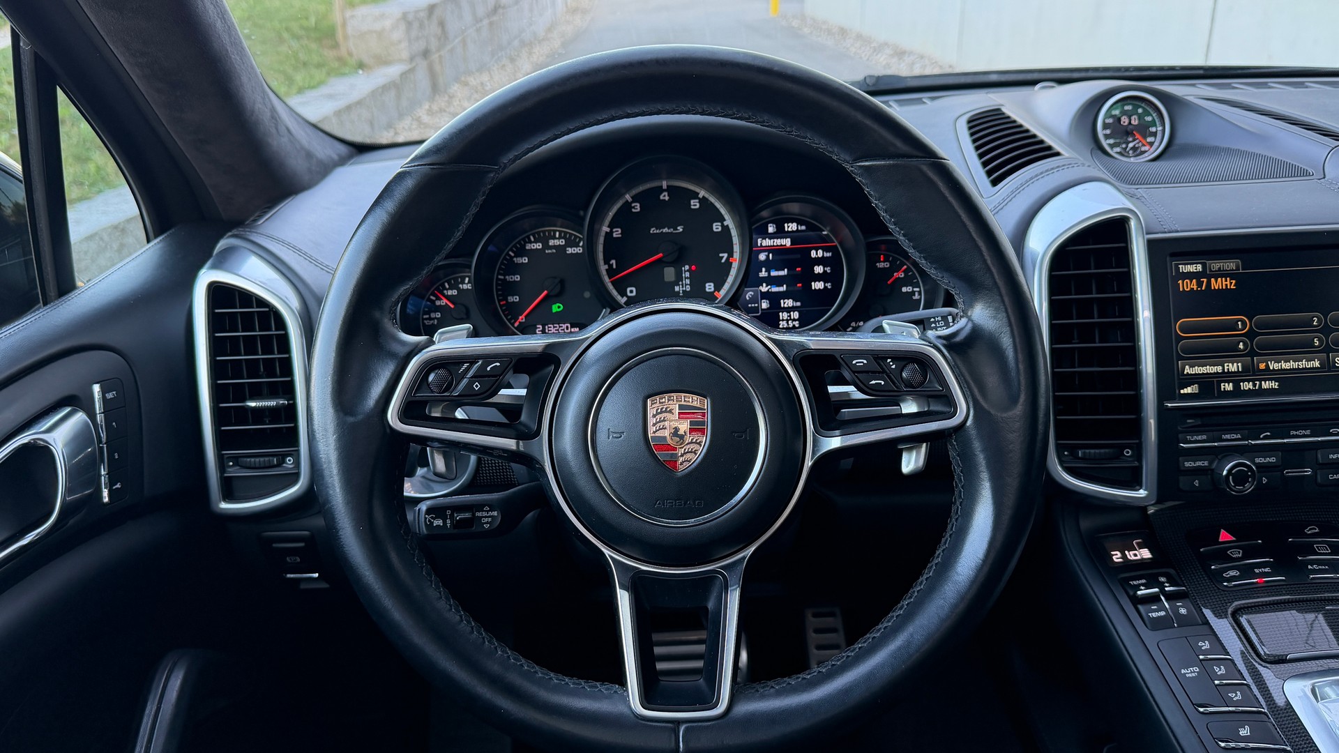 PORSCHE Cayenne Turbo S-image-8