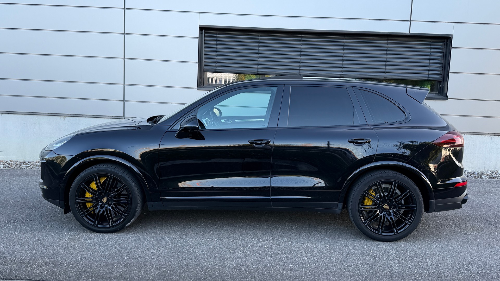 PORSCHE Cayenne Turbo S-image-1