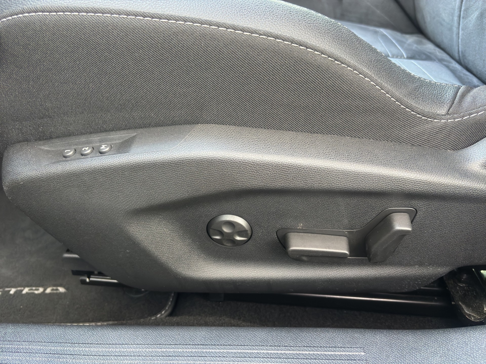 OPEL Astra 1.6 PHEV Turbo Swiss Plus A-image-9