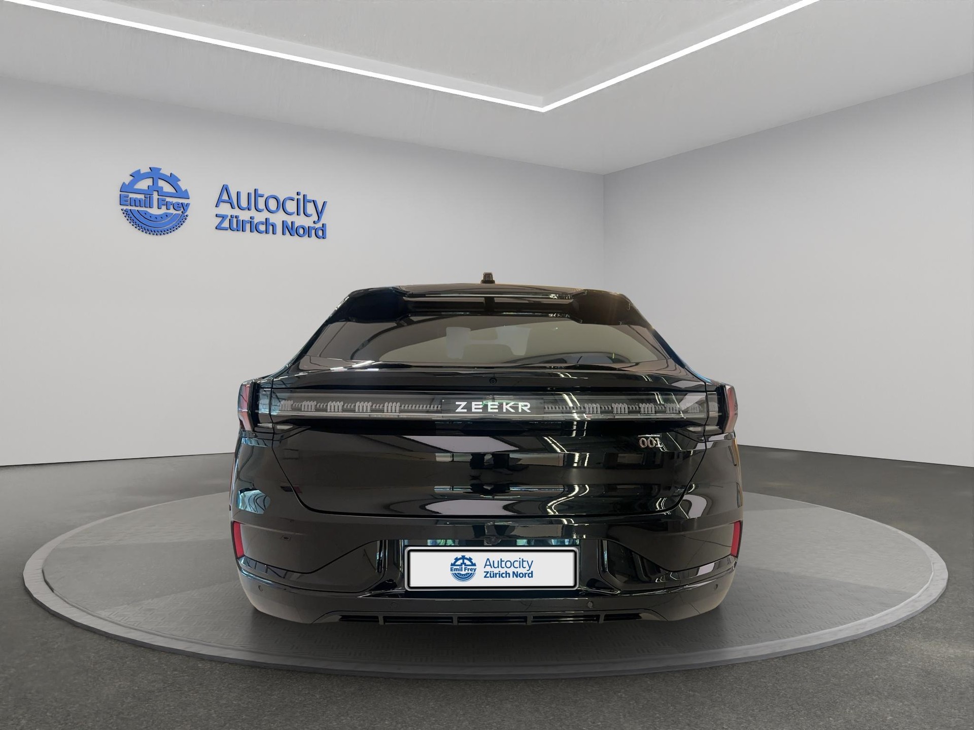 ZEEKR 001 Performance AWD-showroom-element-3