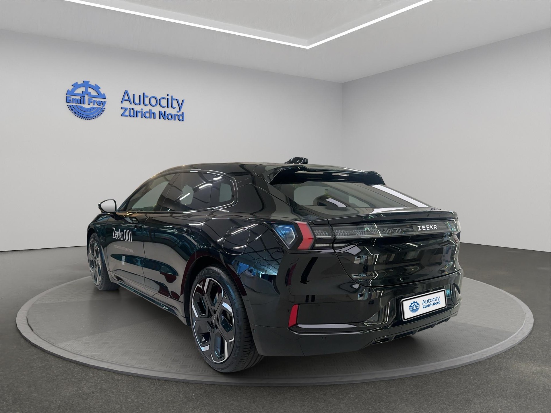 ZEEKR 001 Performance AWD-showroom-element-2