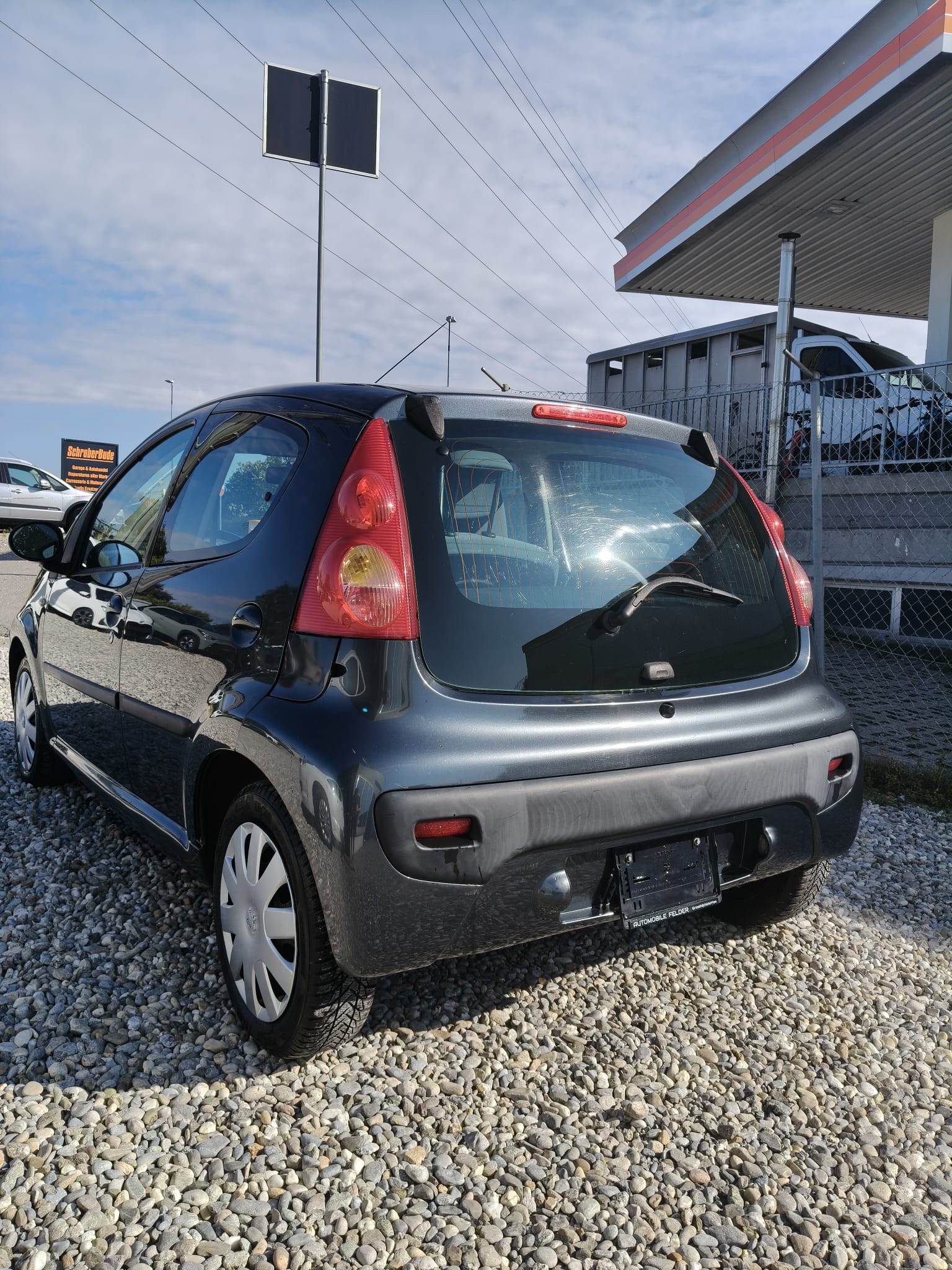 PEUGEOT 107 1.0 Trendy Automatic-image-3