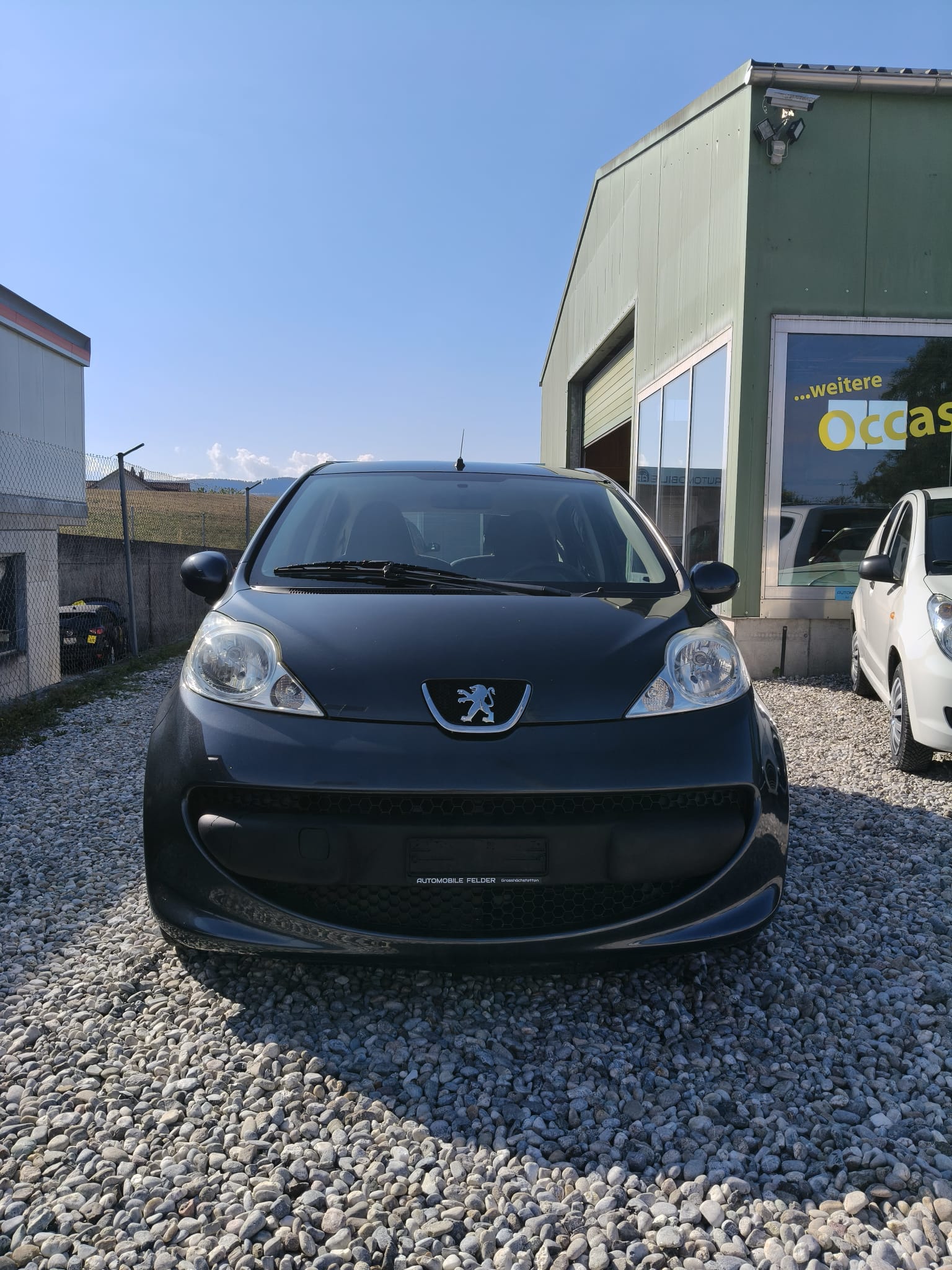 PEUGEOT 107 1.0 Trendy Automatic-image-1