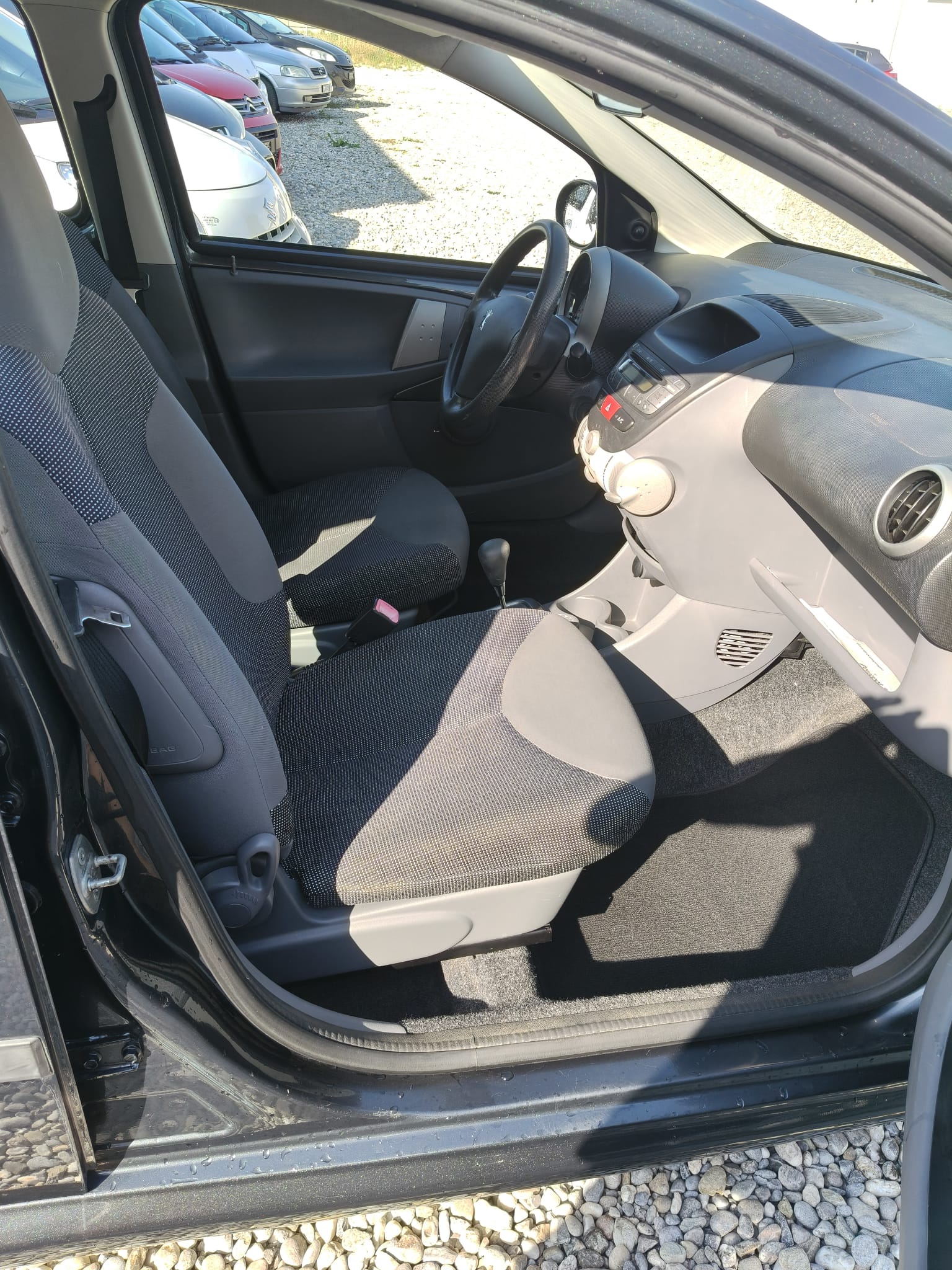 PEUGEOT 107 1.0 Trendy Automatic-image-8