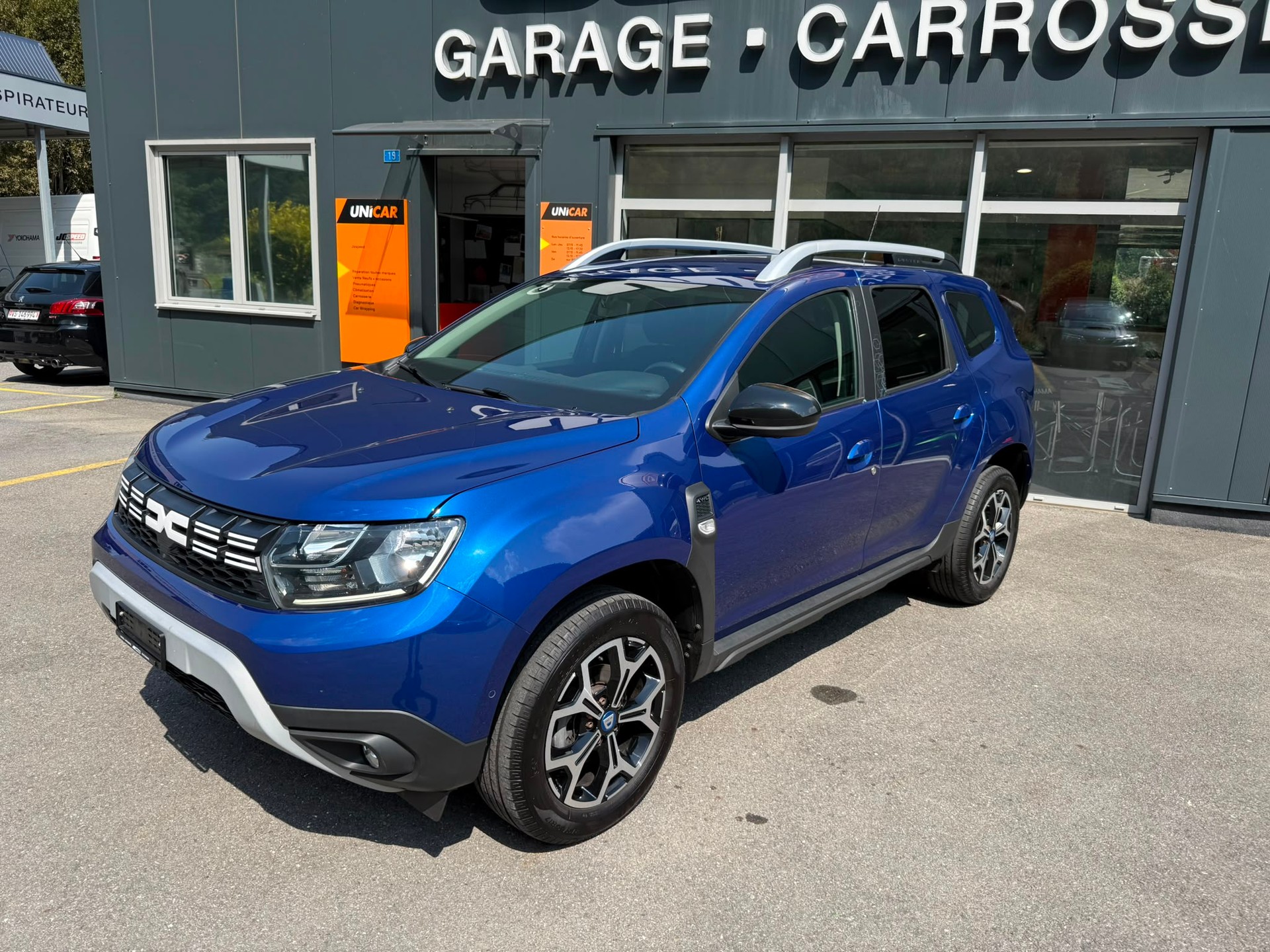 DACIA Duster TCe 150 Celebration 4x4-showroom-element-1