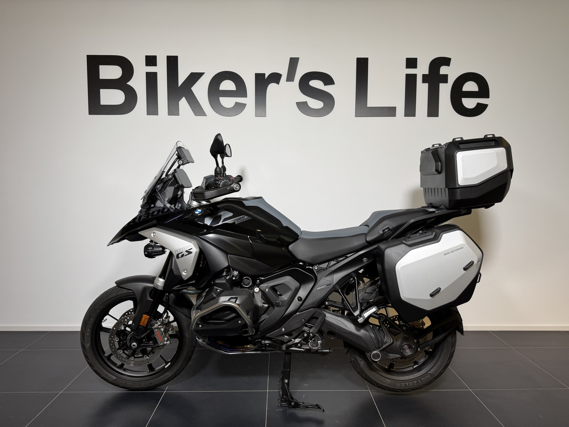 BMW R 1300 GS Triple Black mit Enduroschmiederäder-image-1