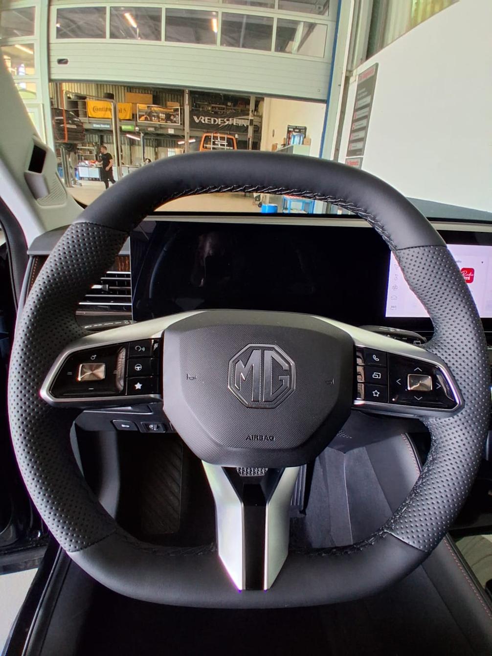 MG MG eHS Luxury-image-15