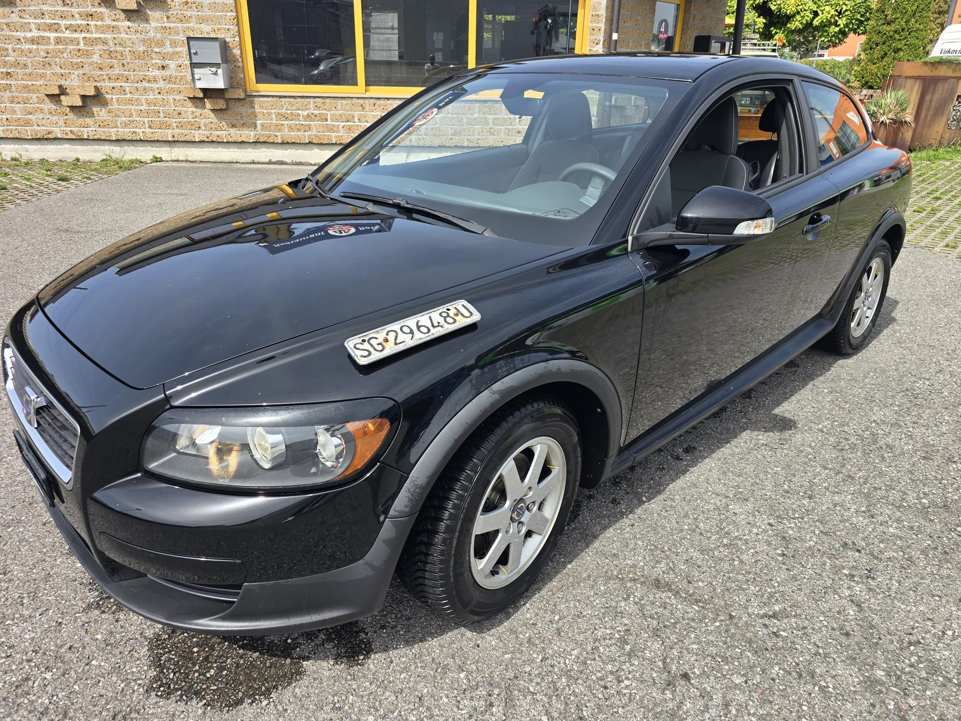 VOLVO C30 1.6 Momentum-image-1