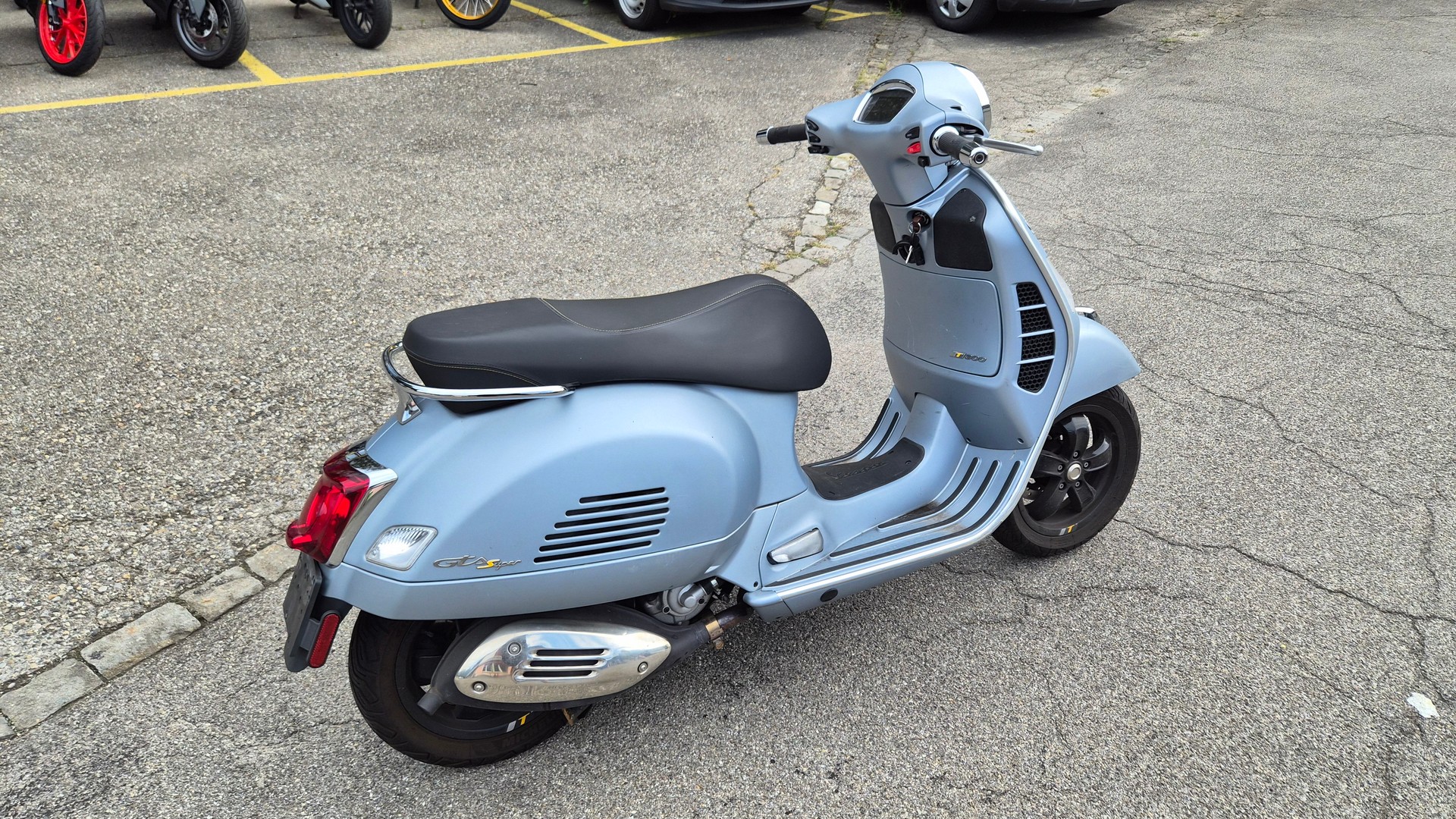PIAGGIO Vespa GTS 300 Super Sport ABS-image-1