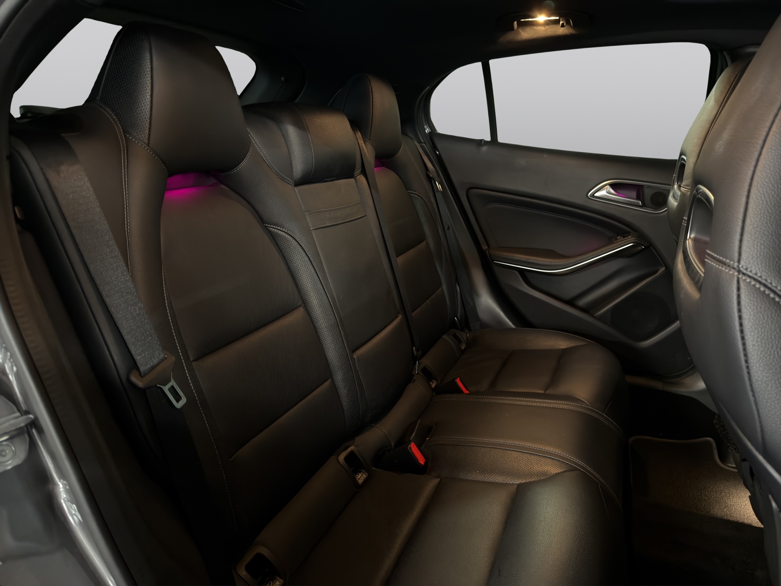 MERCEDES-BENZ GLA 250 AMG Line Swiss Star 4Matic 7G-DCT-showroom-element-3