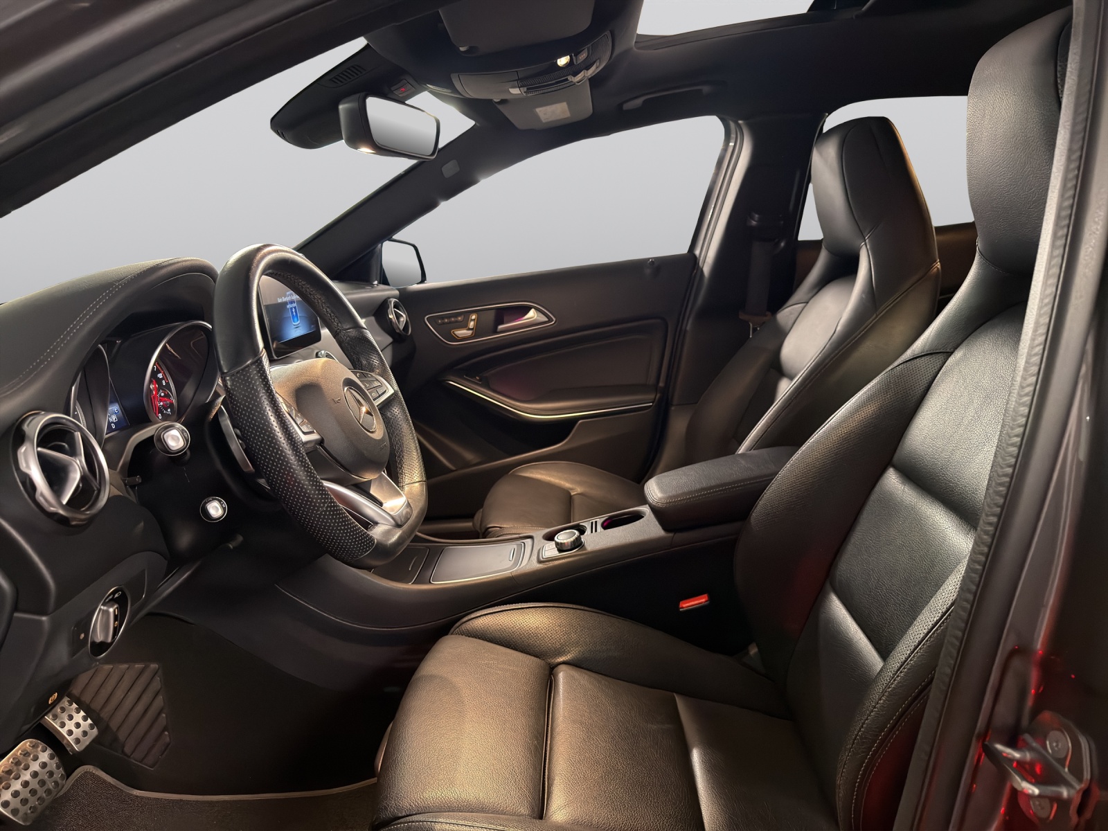 MERCEDES-BENZ GLA 250 AMG Line Swiss Star 4Matic 7G-DCT-image-11