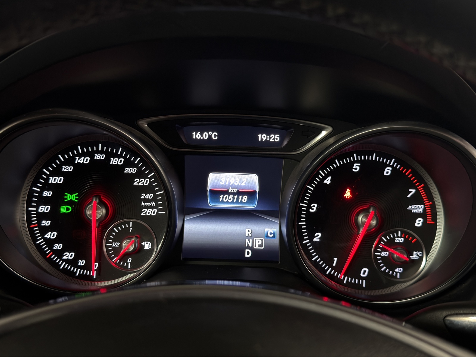 MERCEDES-BENZ GLA 250 AMG Line Swiss Star 4Matic 7G-DCT-image-23