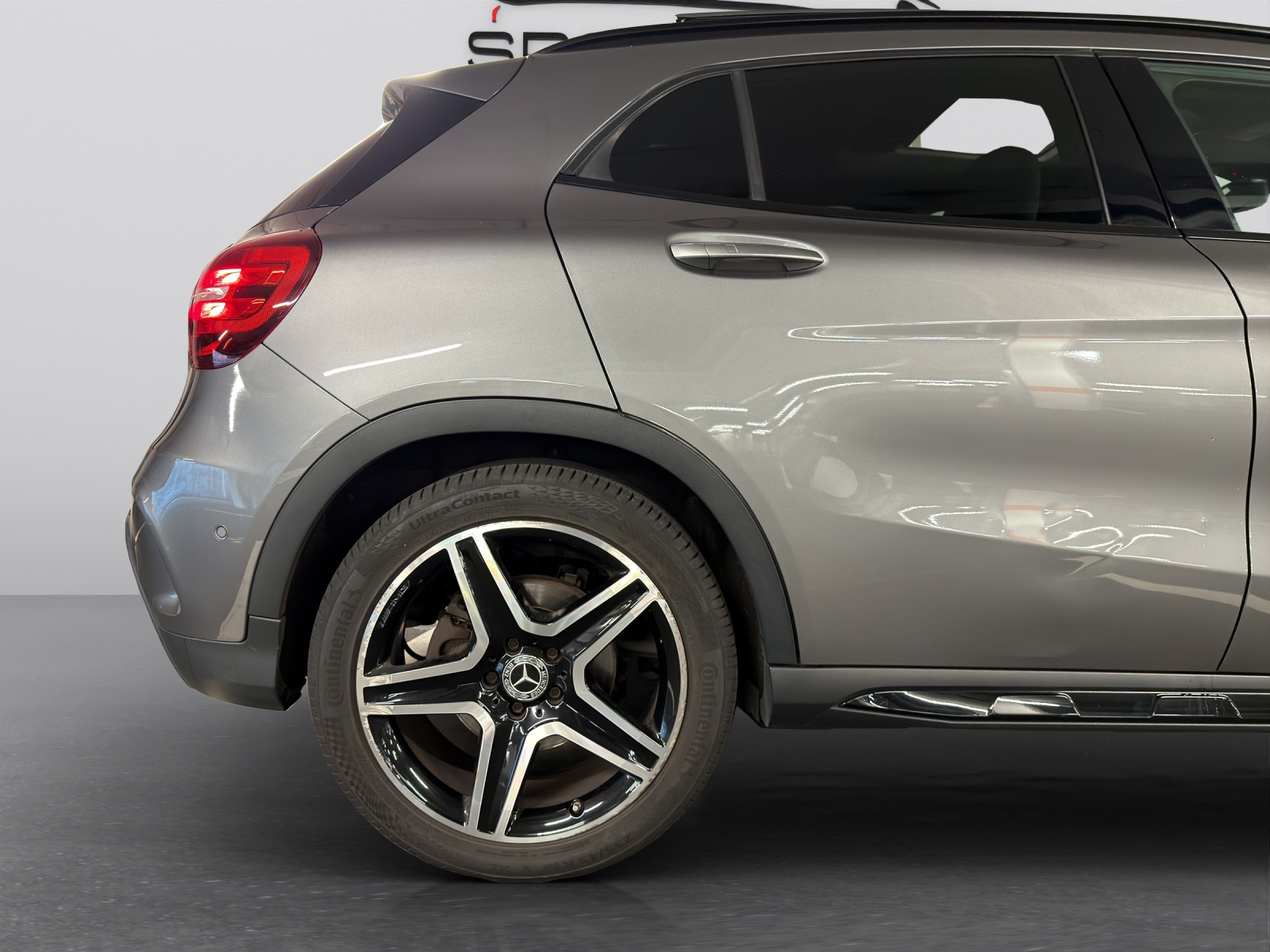 MERCEDES-BENZ GLA 250 AMG Line Swiss Star 4Matic 7G-DCT-image-28
