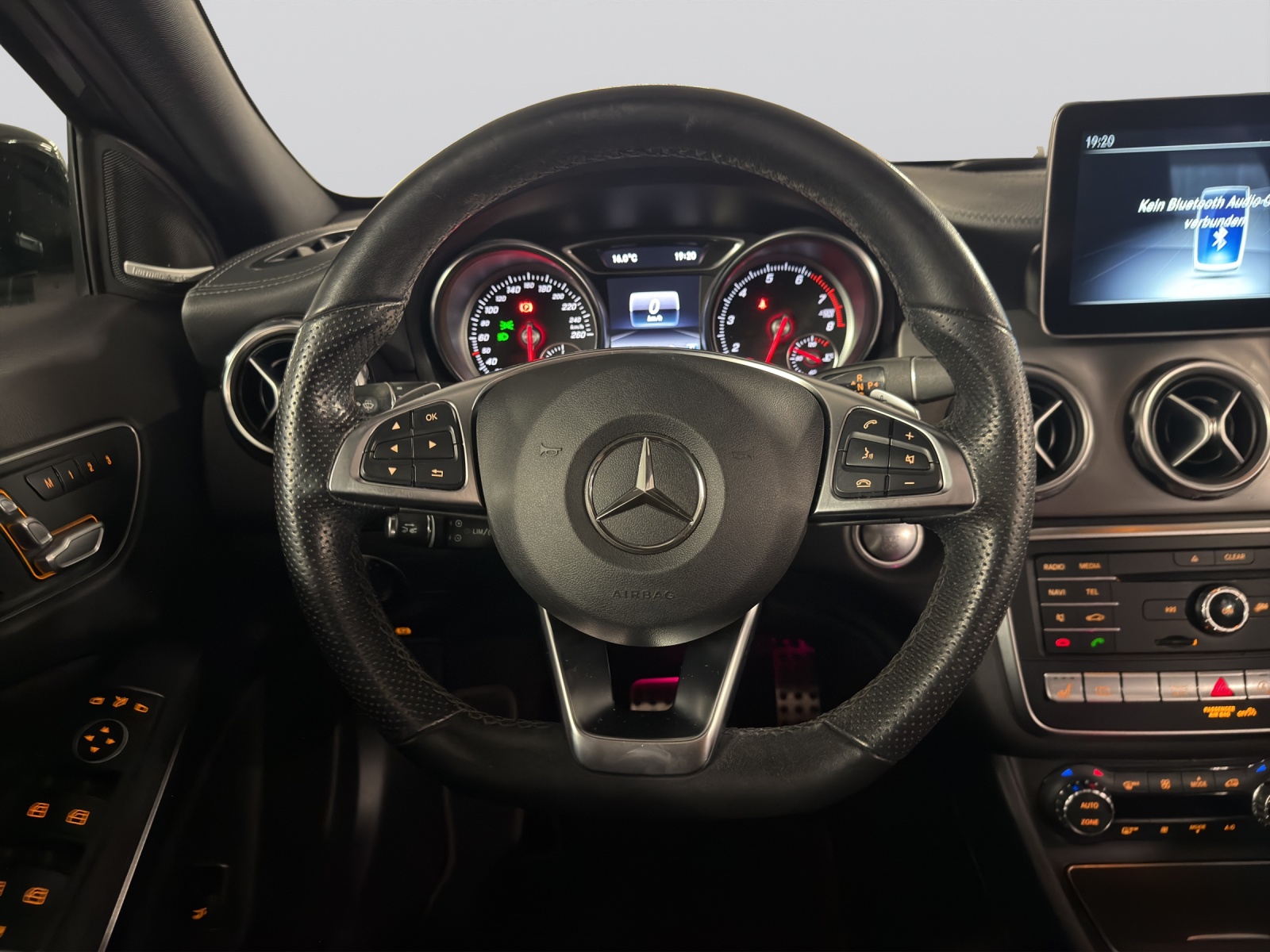 MERCEDES-BENZ GLA 250 AMG Line Swiss Star 4Matic 7G-DCT-image-7