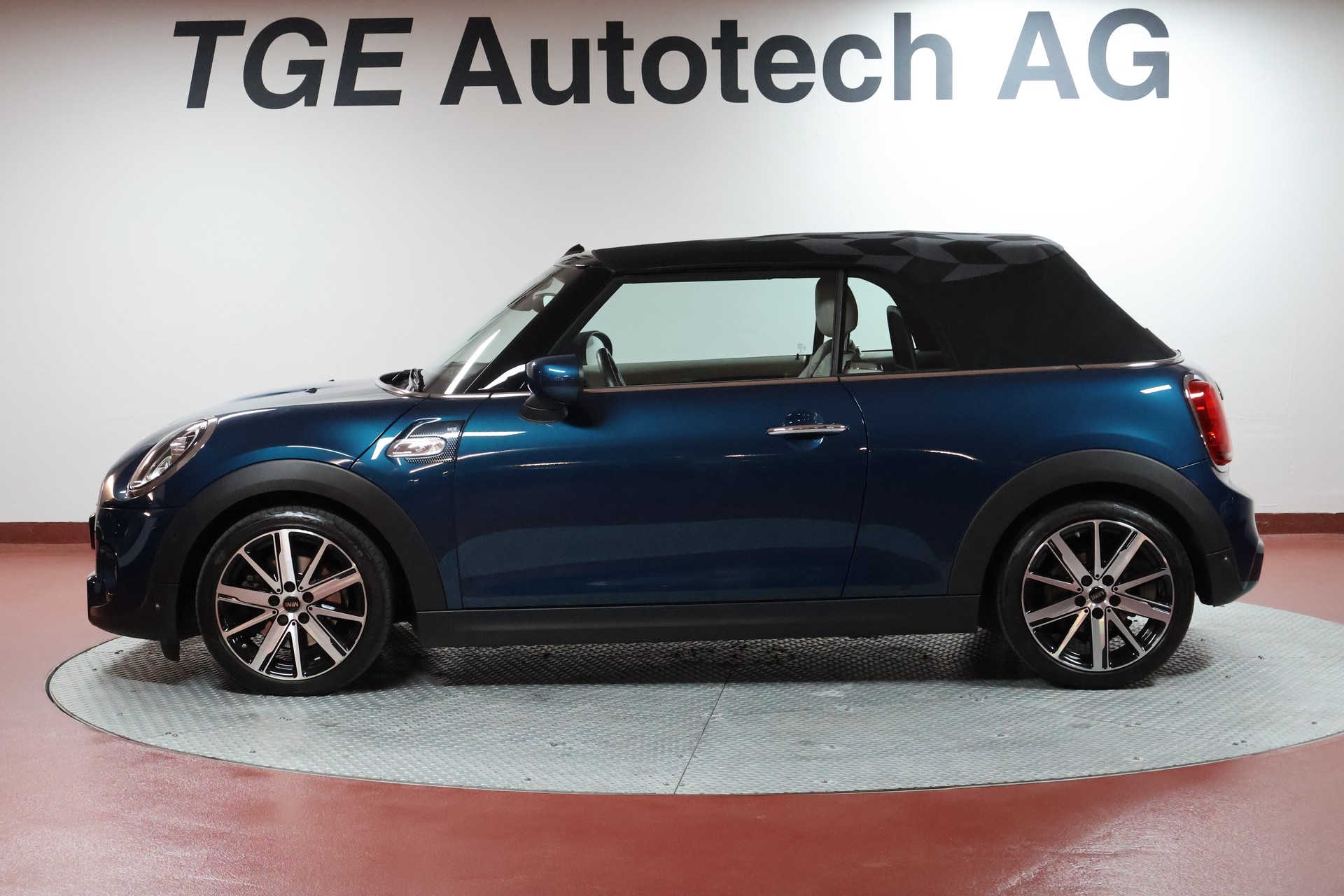 MINI Cooper S Cabriolet DKG Sidewalk Edition-showroom-element-3