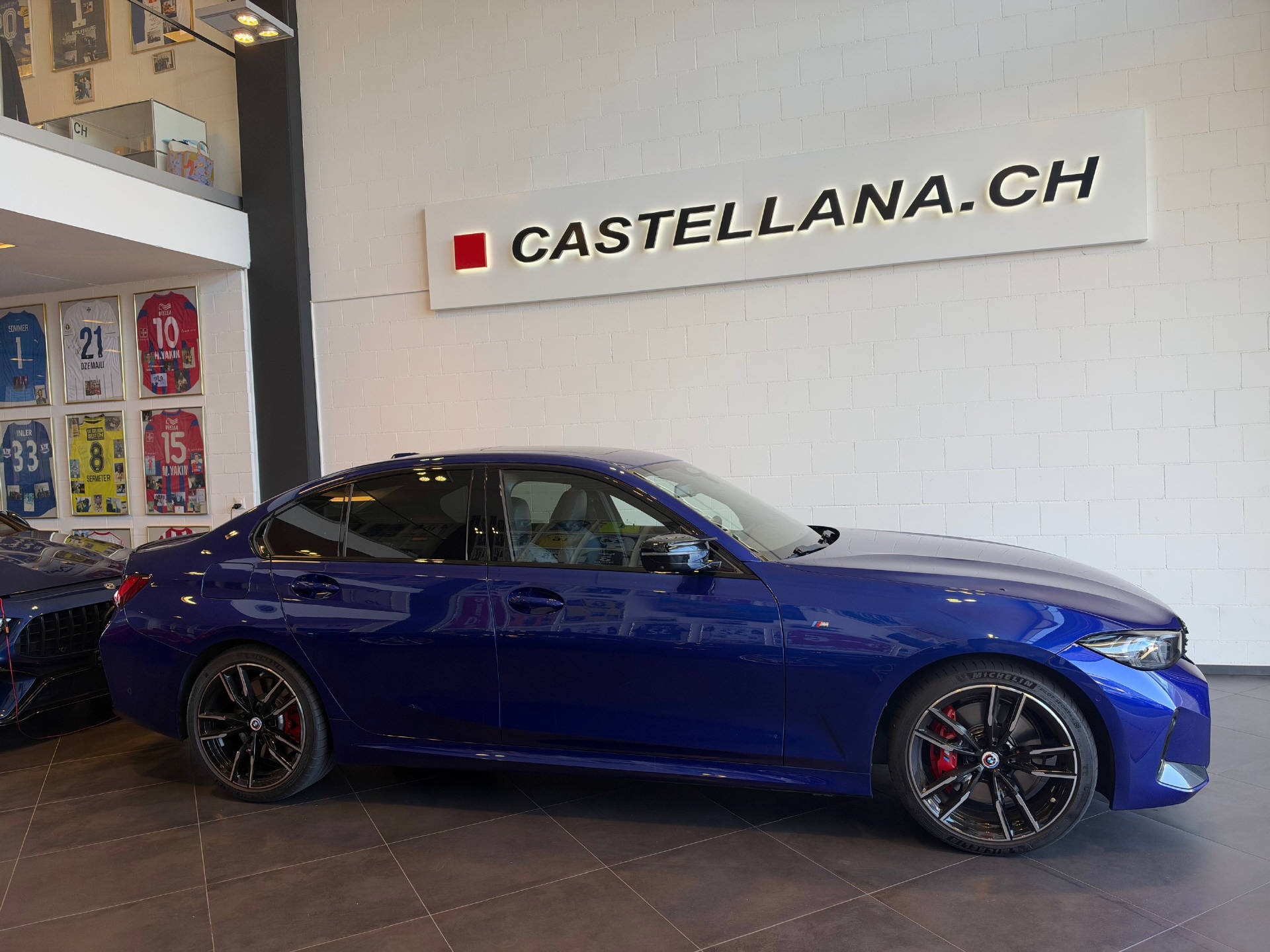 BMW M340i xDrive-showroom-element-1