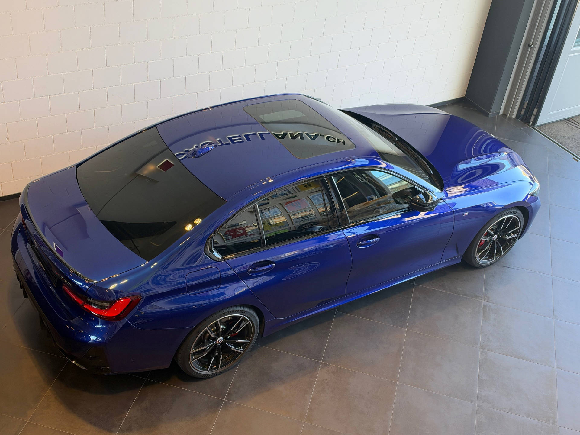 BMW M340i xDrive-showroom-element-3