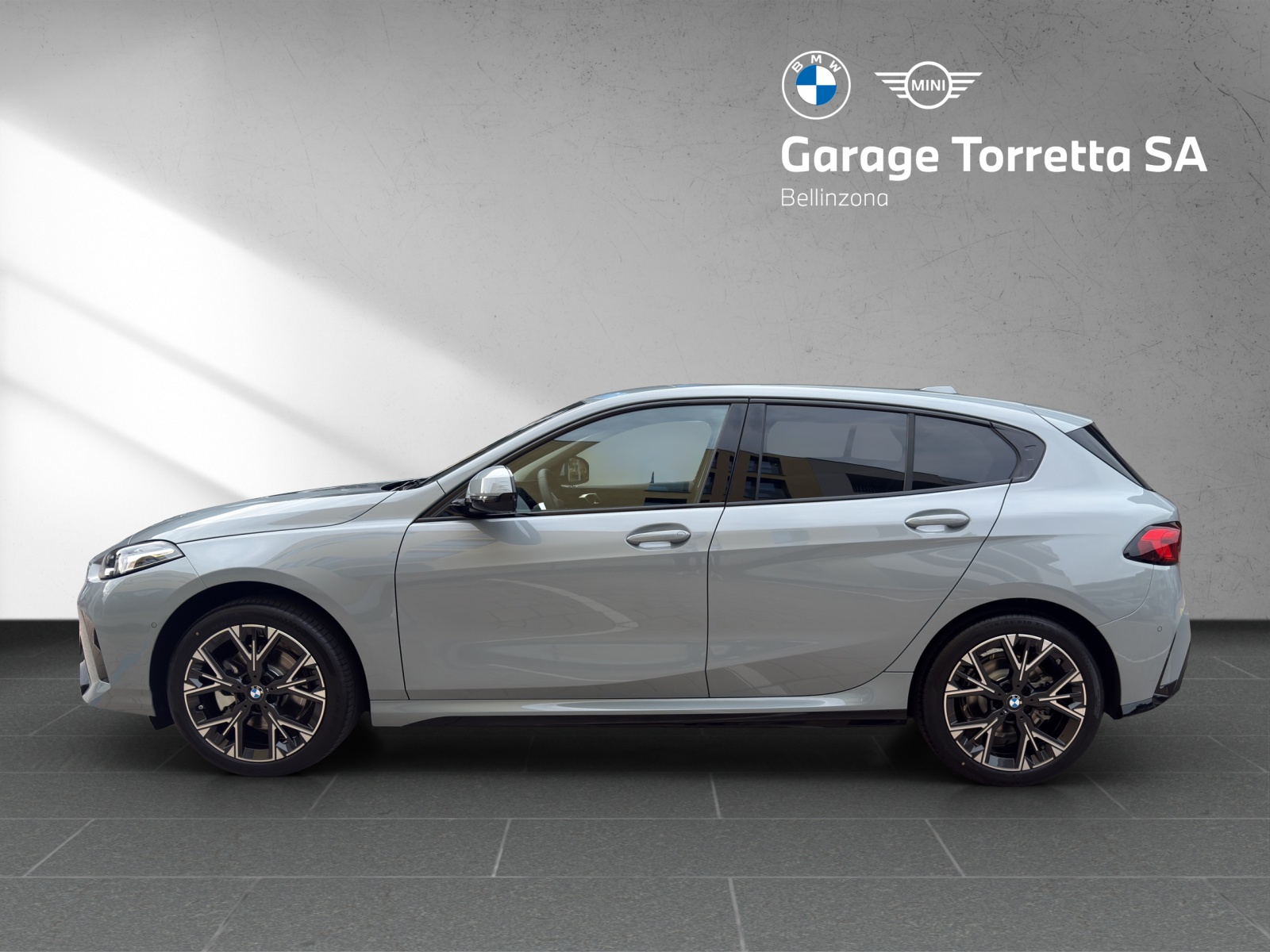 BMW 116 Steptronic-showroom-element-1