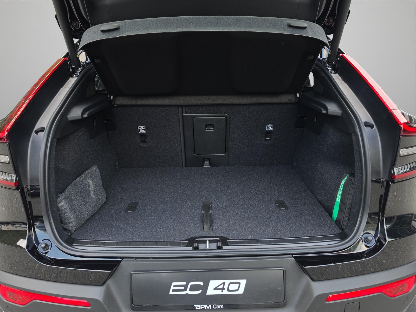 VOLVO EC40 Twin Performance Black Edition AWD-image-17