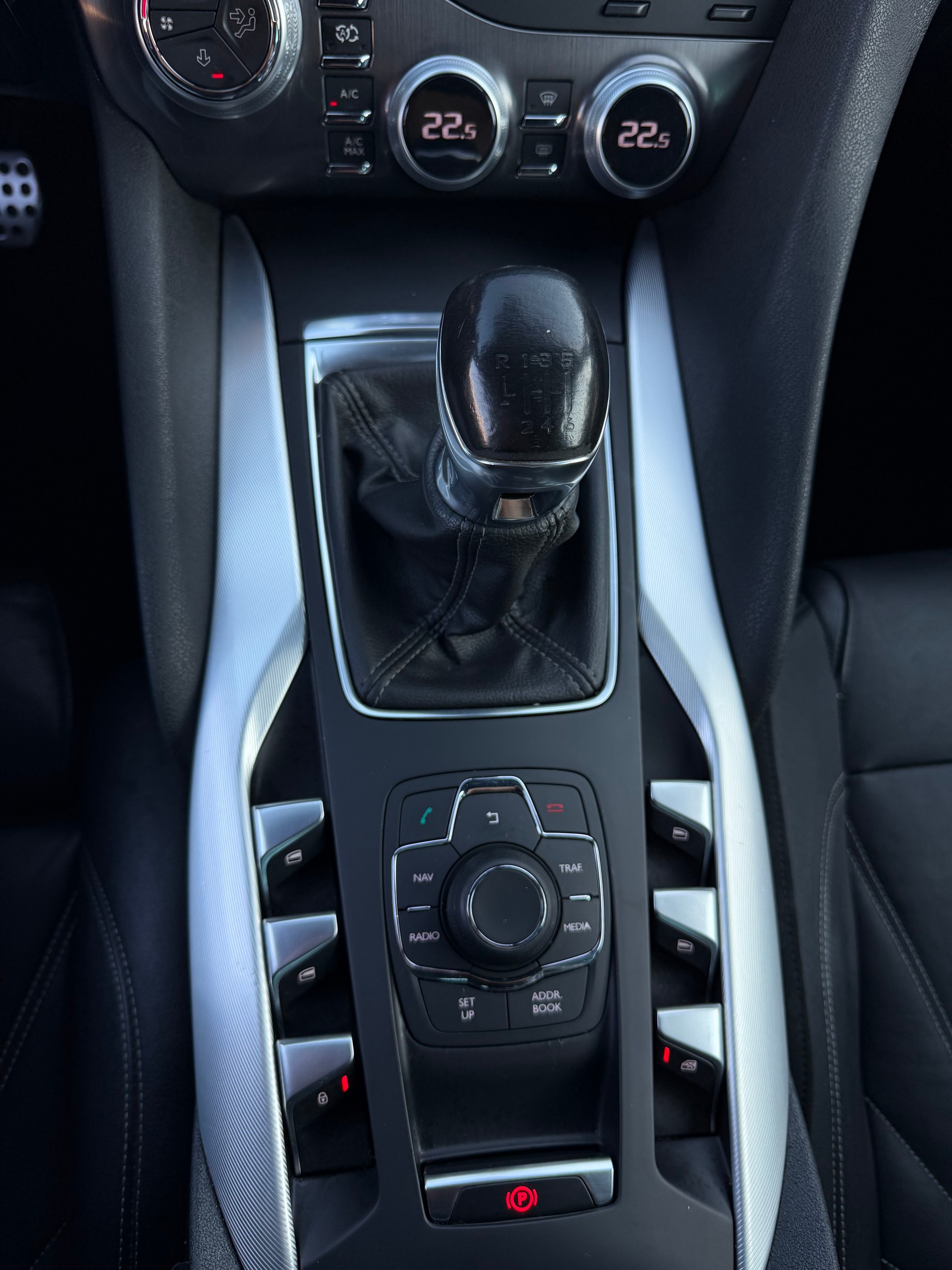 DS AUTOMOBILES DS5 1.6 Turbo Faubourg Addict-image-16