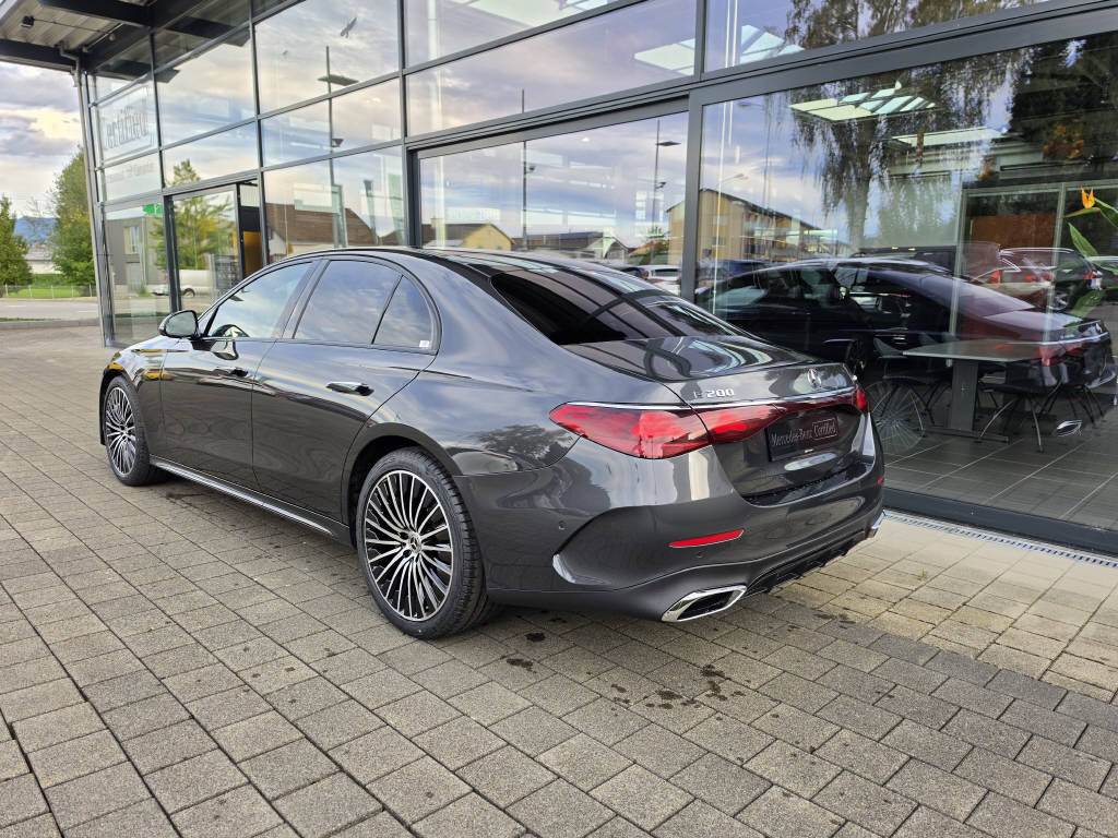 MERCEDES-BENZ E 200 4Matic AMG Line-showroom-element-2