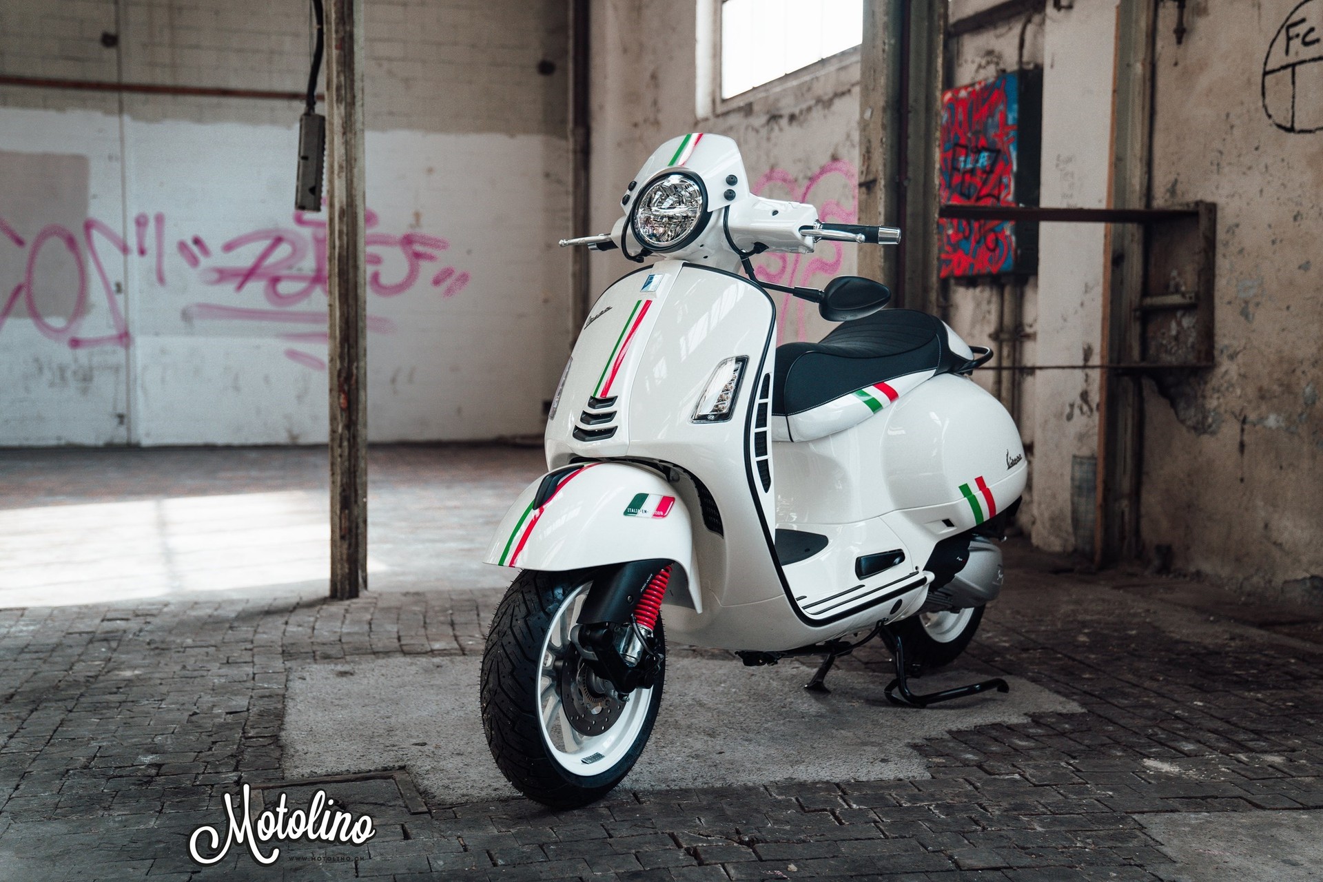 PIAGGIO Vespa GTS 300 Super ABS-image-2