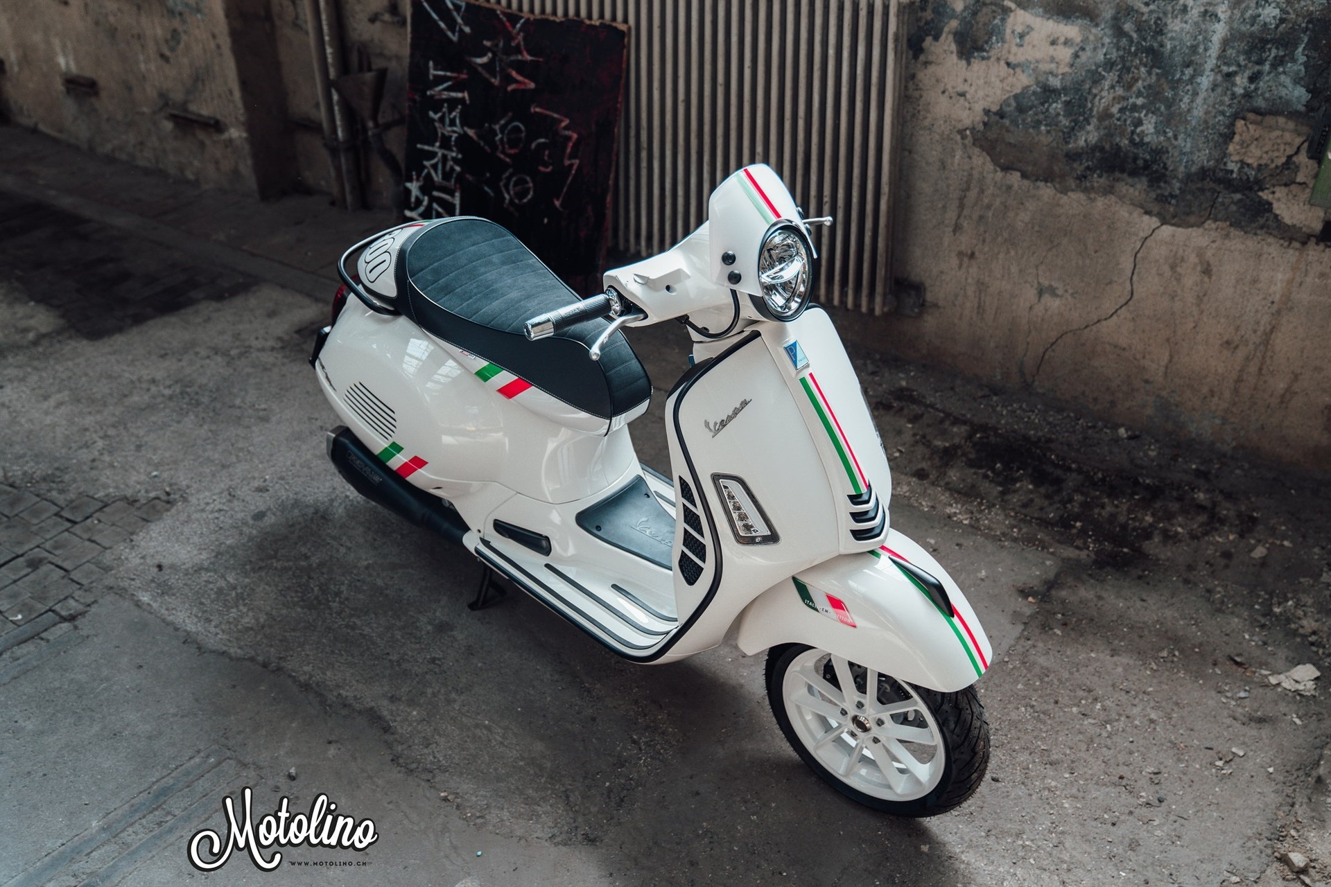 PIAGGIO Vespa GTS 300 Super ABS-image-0