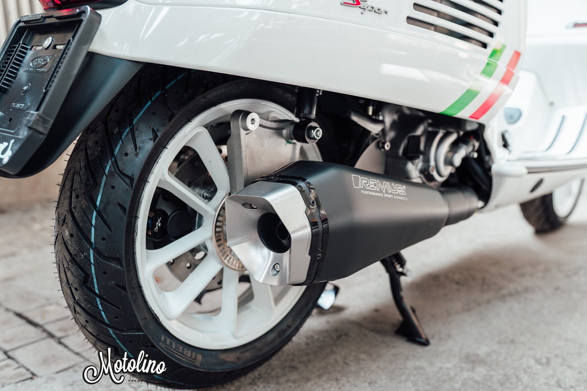PIAGGIO Vespa GTS 300 Super ABS-image-10