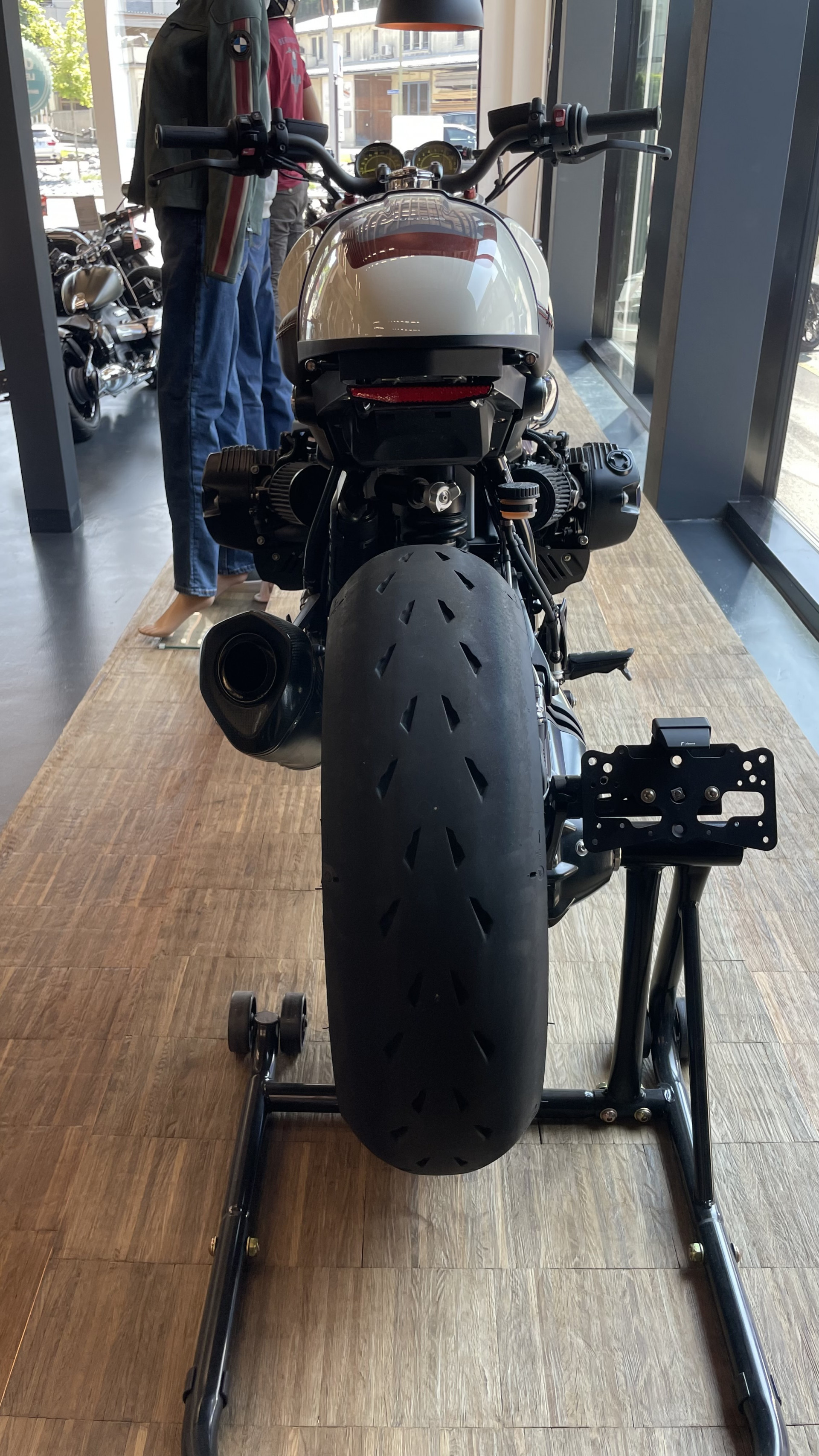 BMW R nineT-image-2