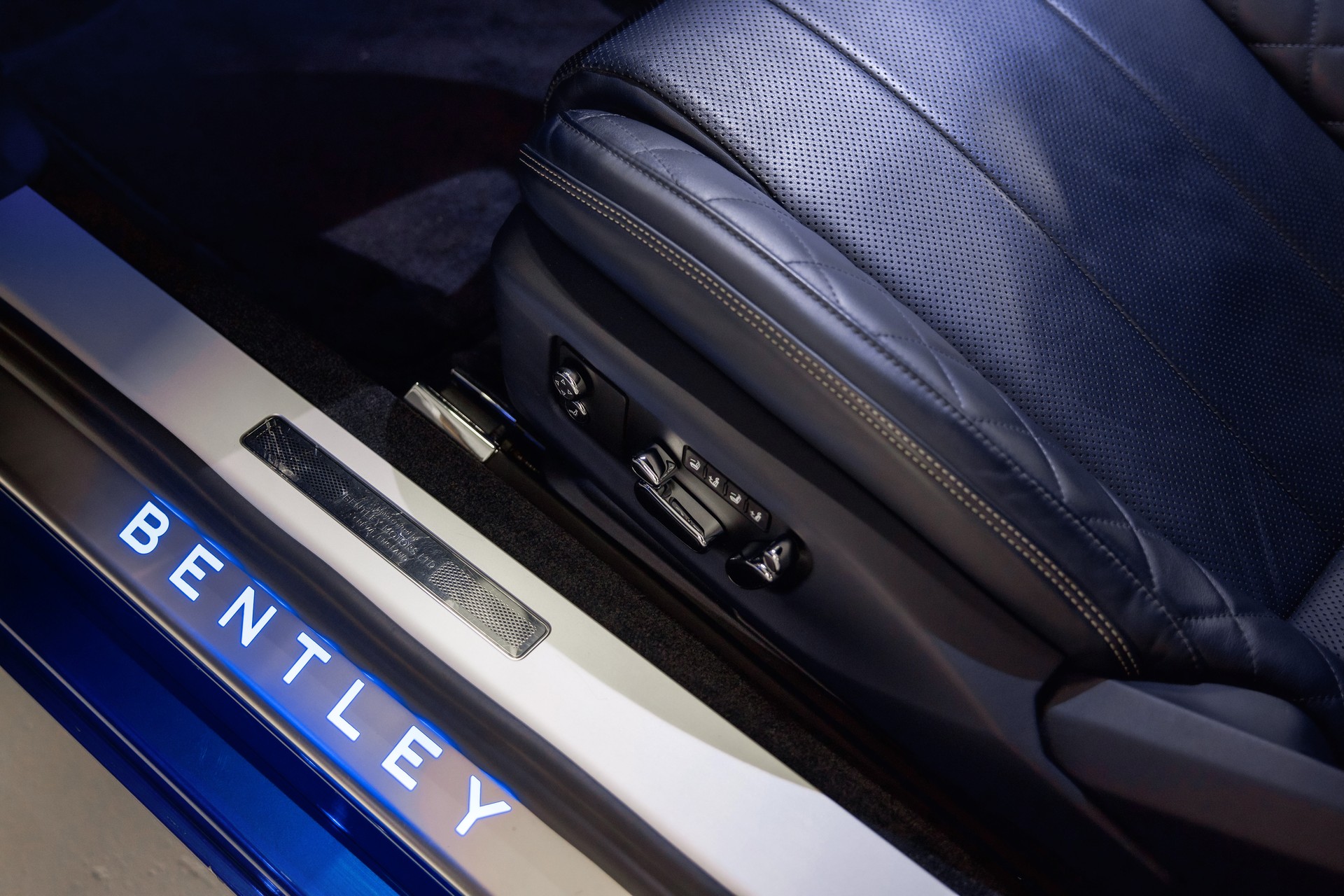 BENTLEY Continental GT 6.0 W12-image-23